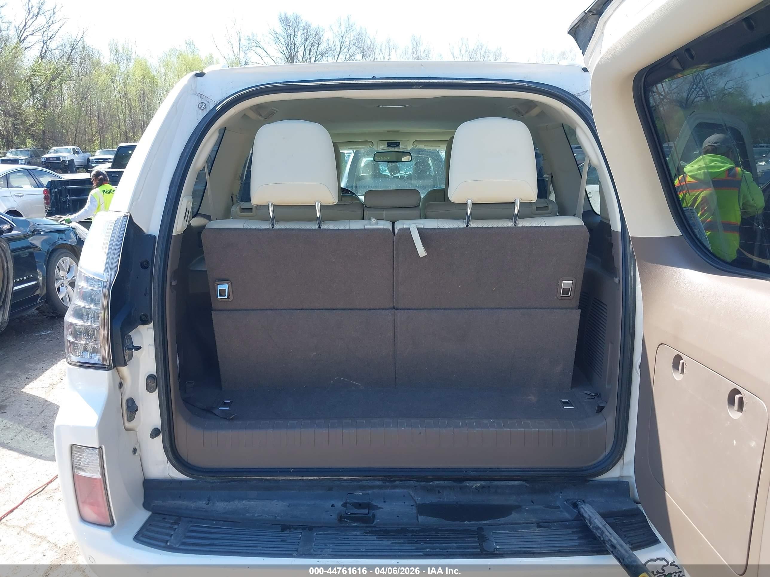 2011 Lexus Gx 460 Premium White vin: JTJJM7FX5B5021693