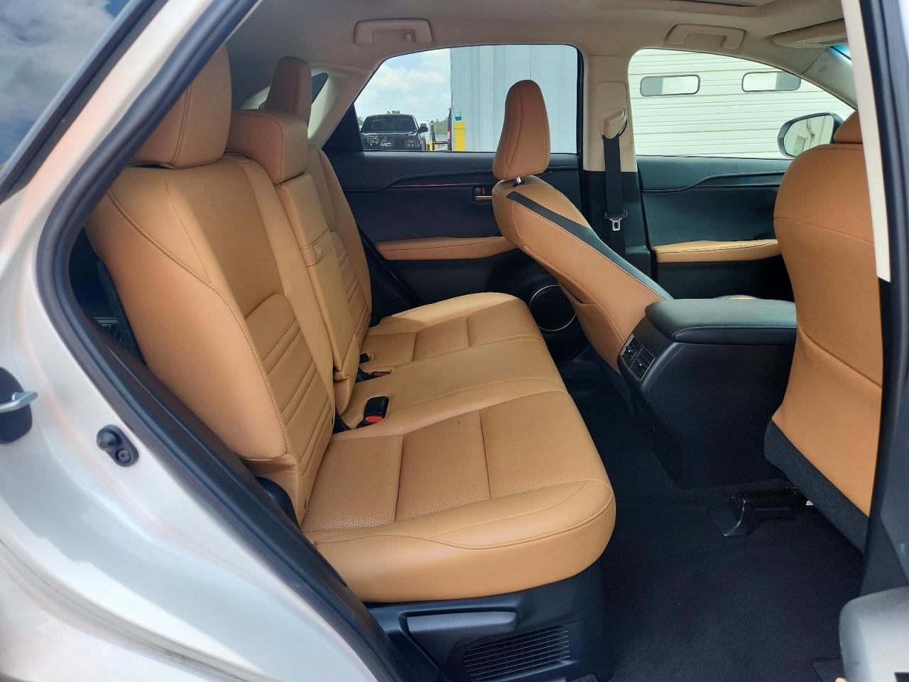 2017 Lexus Nx 200t Base Белый vin: JTJYARBZ2H2074971