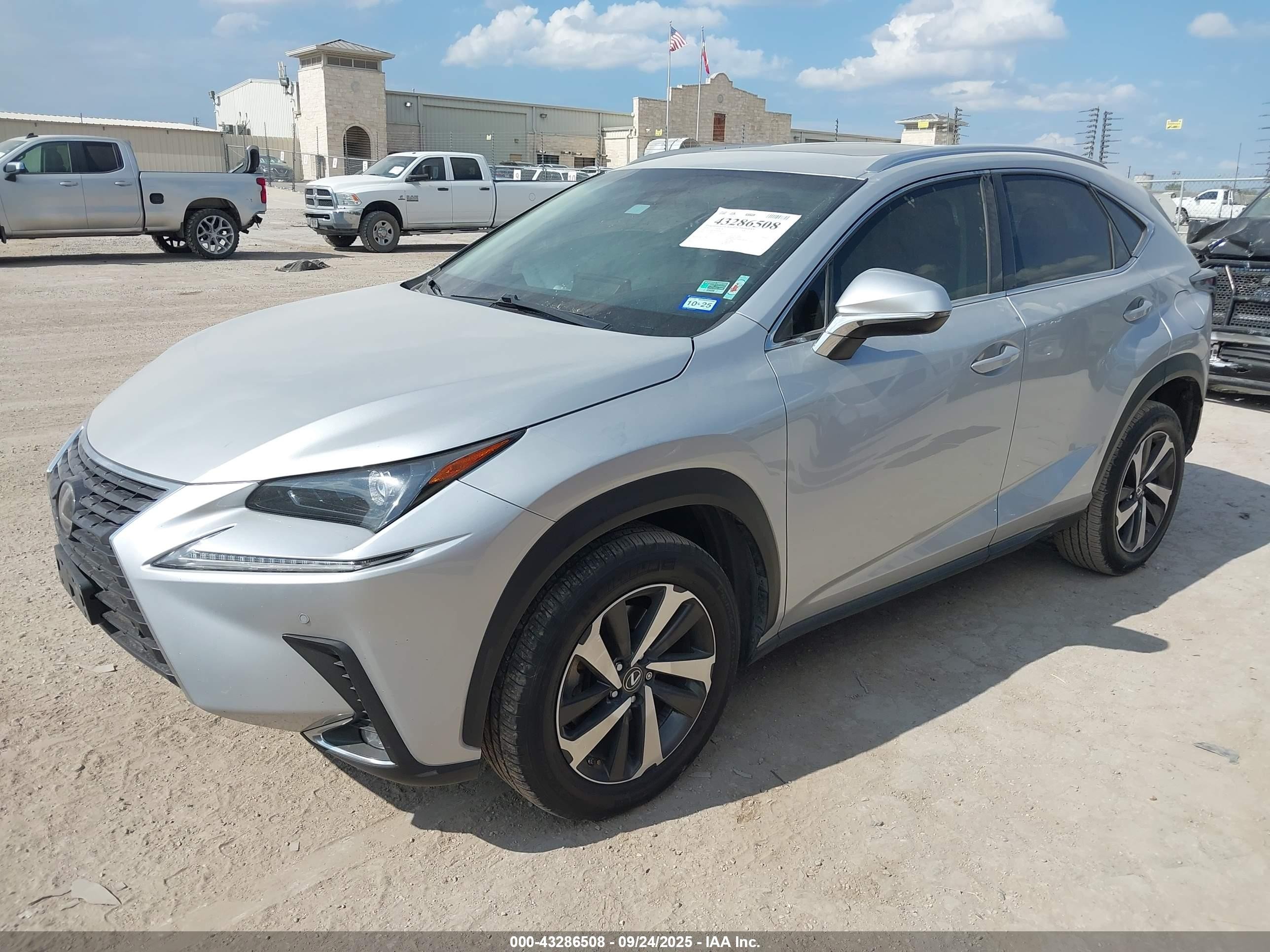 2018 Lexus Nx 300   Silver vin: JTJYARBZ9J2098366