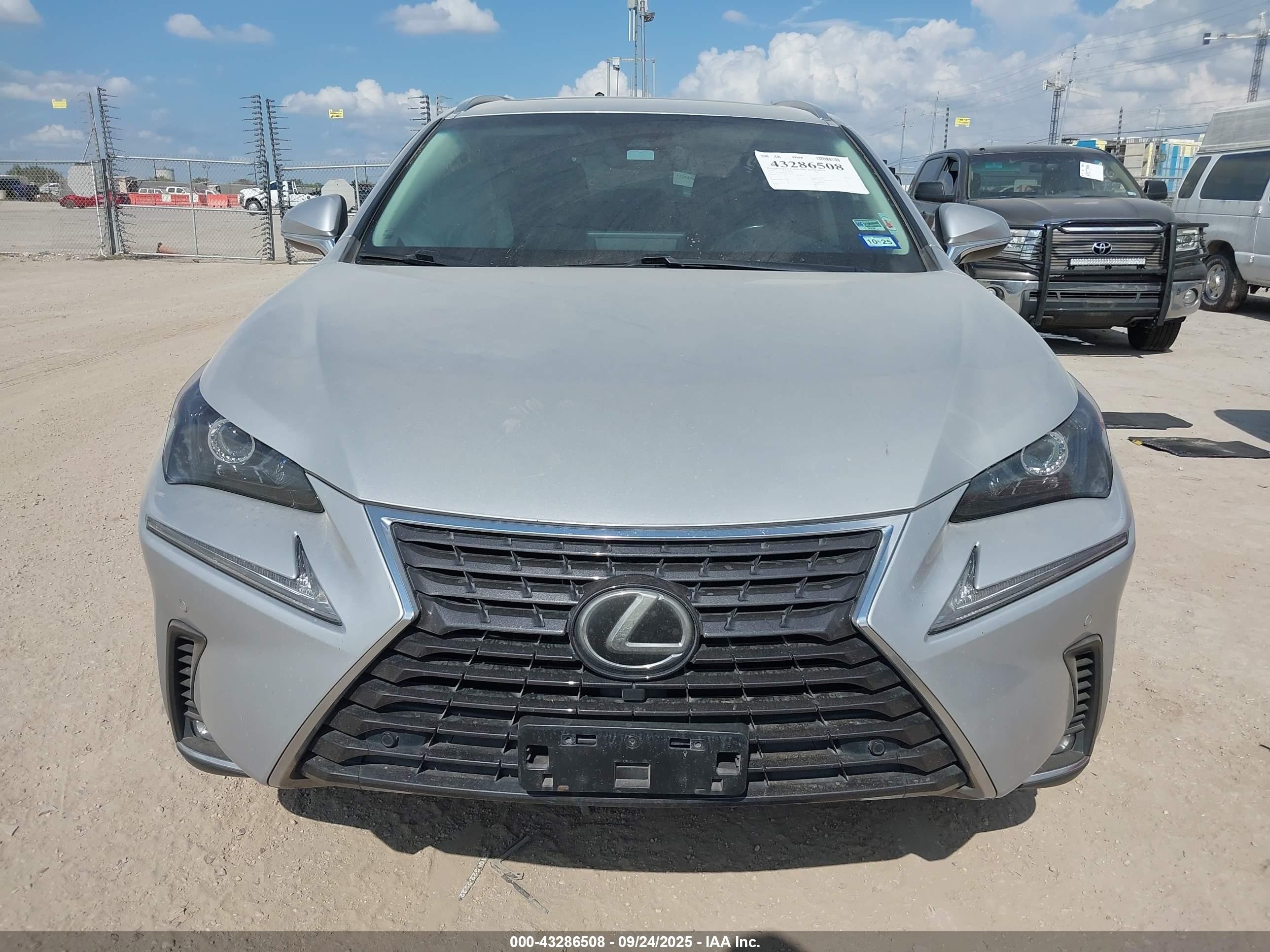 2018 Lexus Nx 300   Silver vin: JTJYARBZ9J2098366