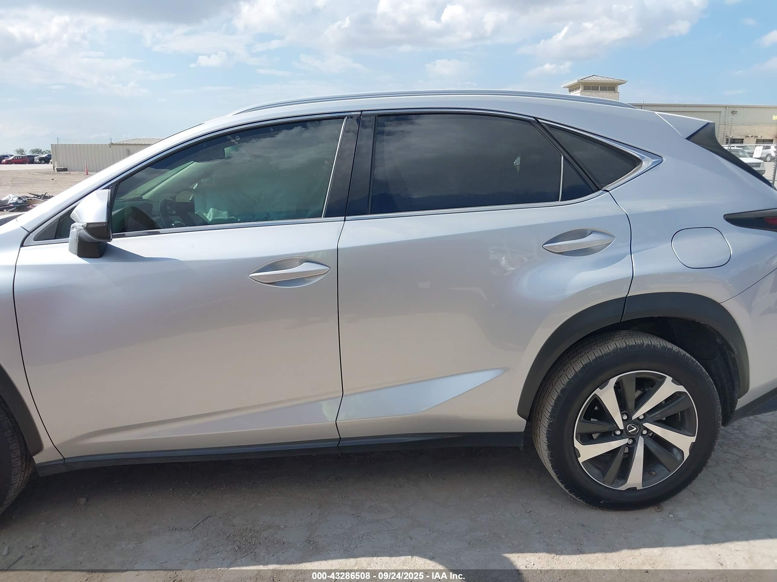 2018 Lexus Nx 300   Silver vin: JTJYARBZ9J2098366