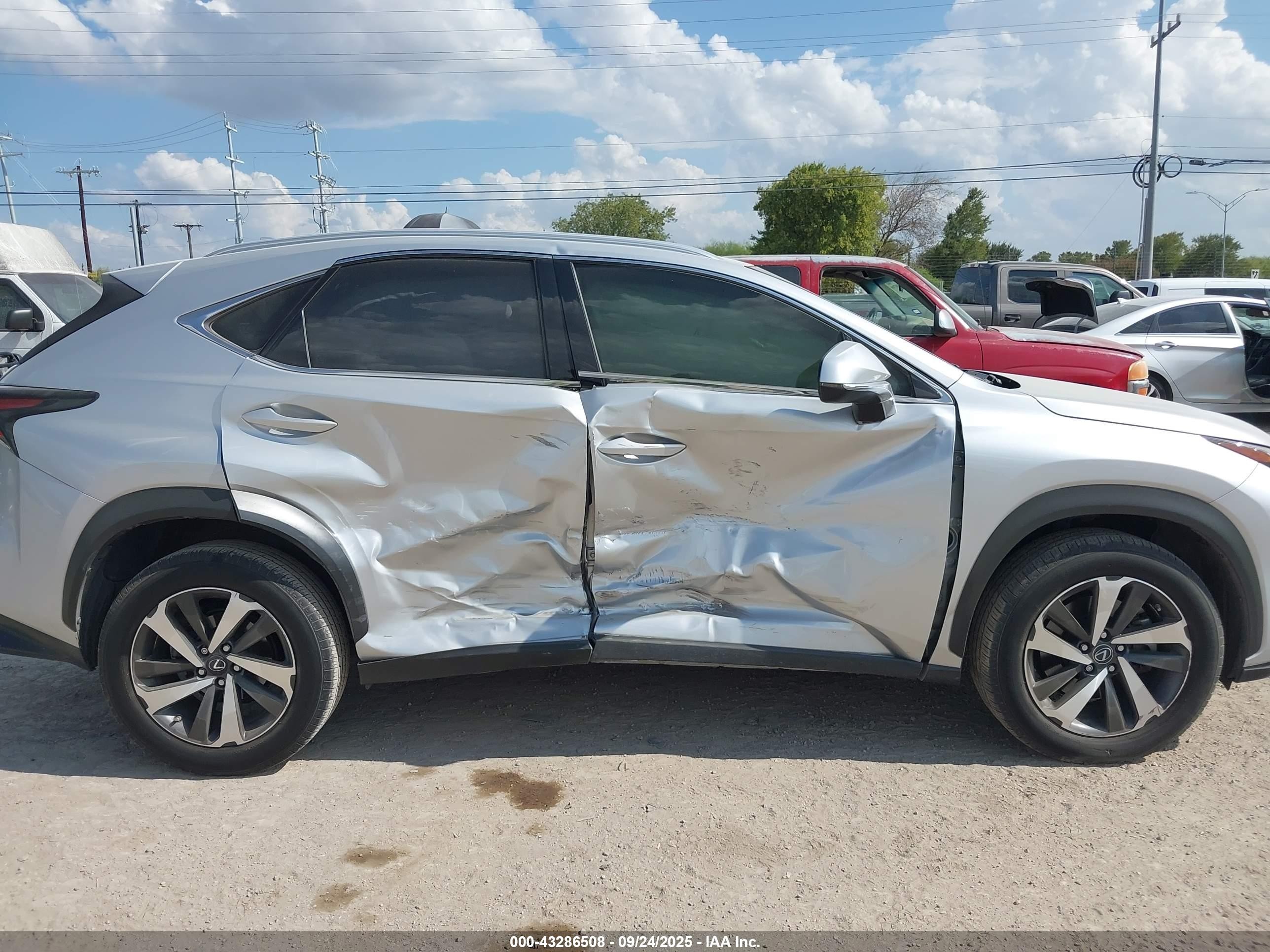 2018 Lexus Nx 300   Silver vin: JTJYARBZ9J2098366