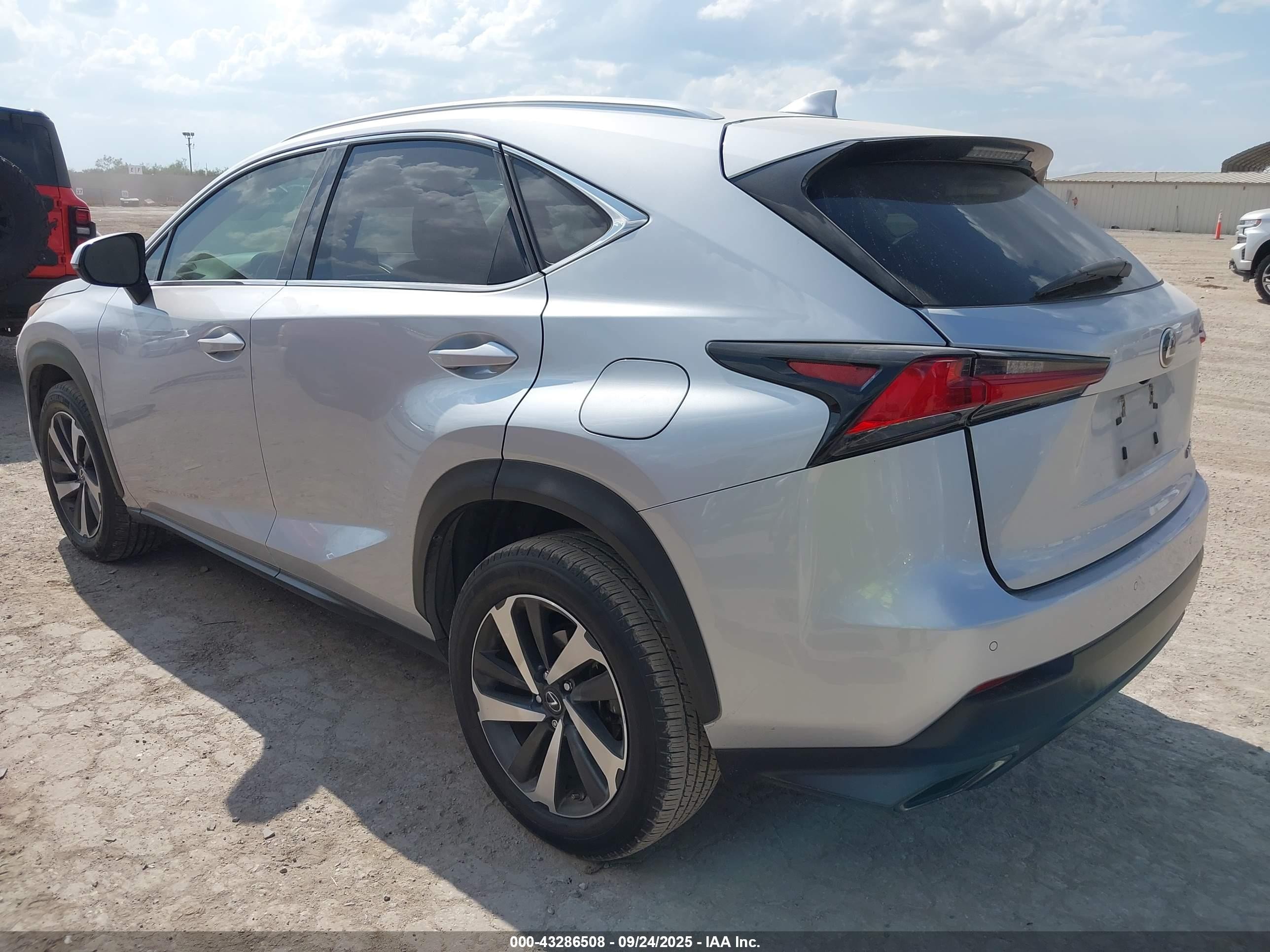 2018 Lexus Nx 300   Silver vin: JTJYARBZ9J2098366