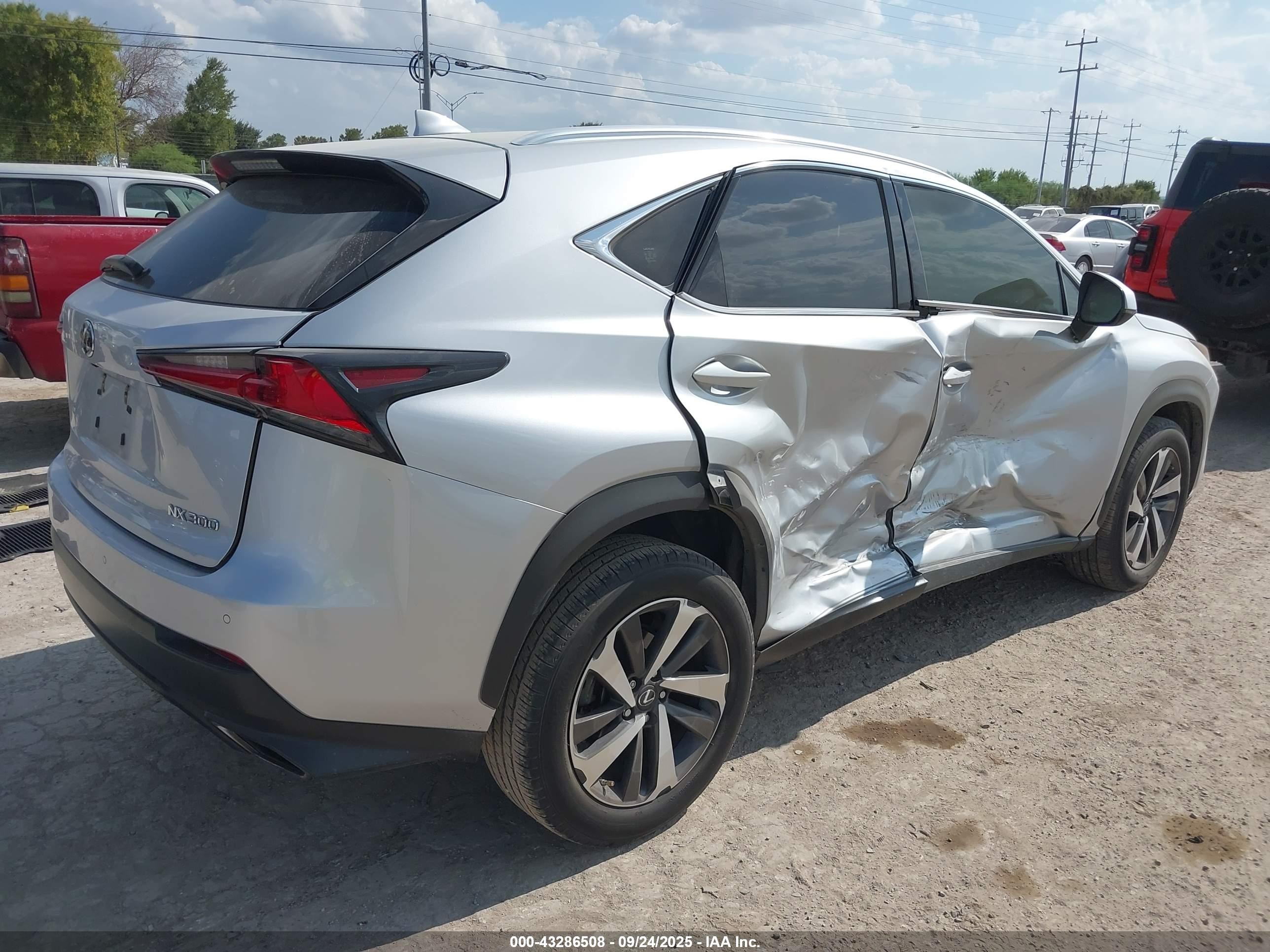2018 Lexus Nx 300   Silver vin: JTJYARBZ9J2098366