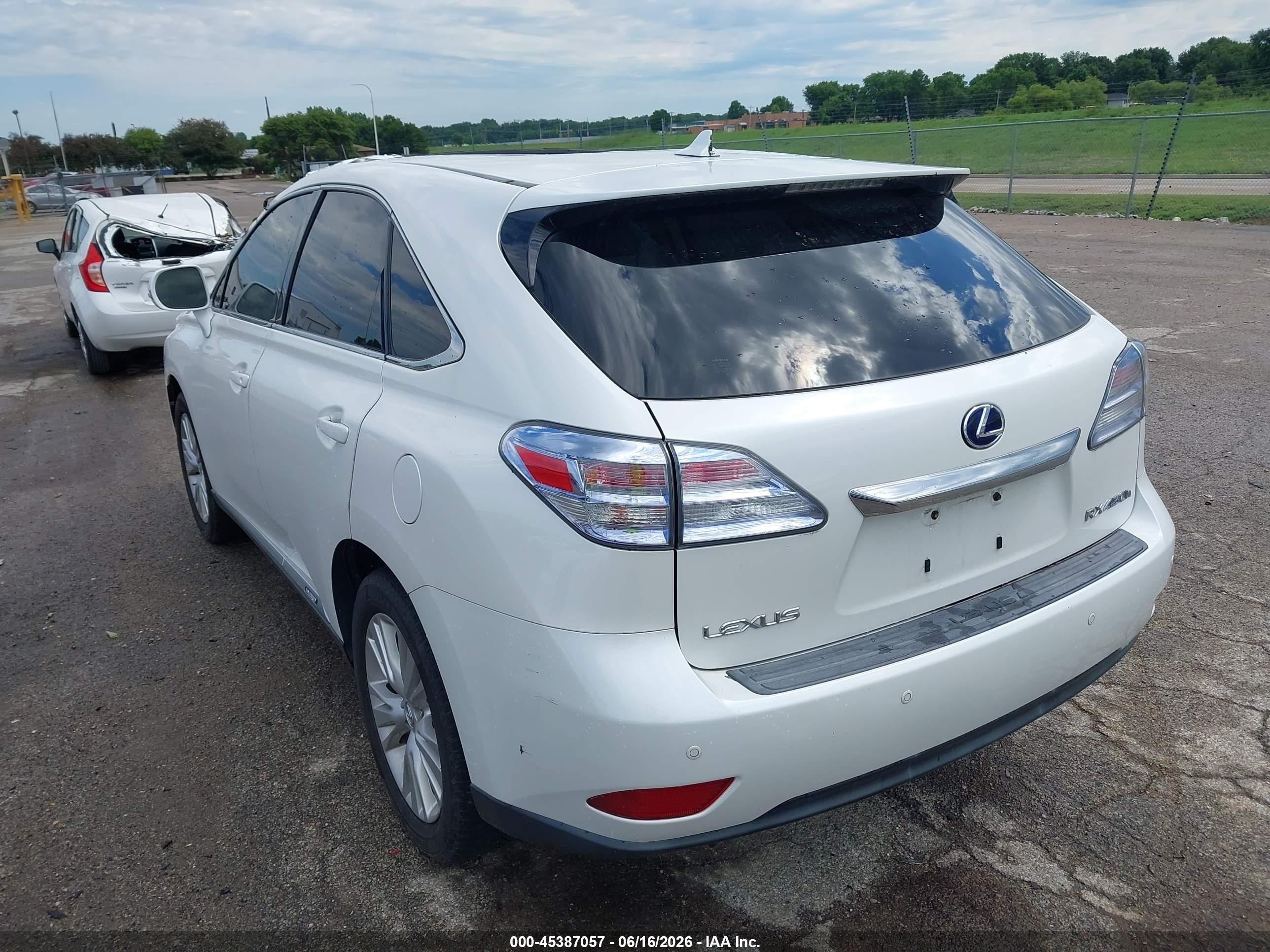 2010 Lexus Rx 450h   White vin: JTJZB1BA2A2002834