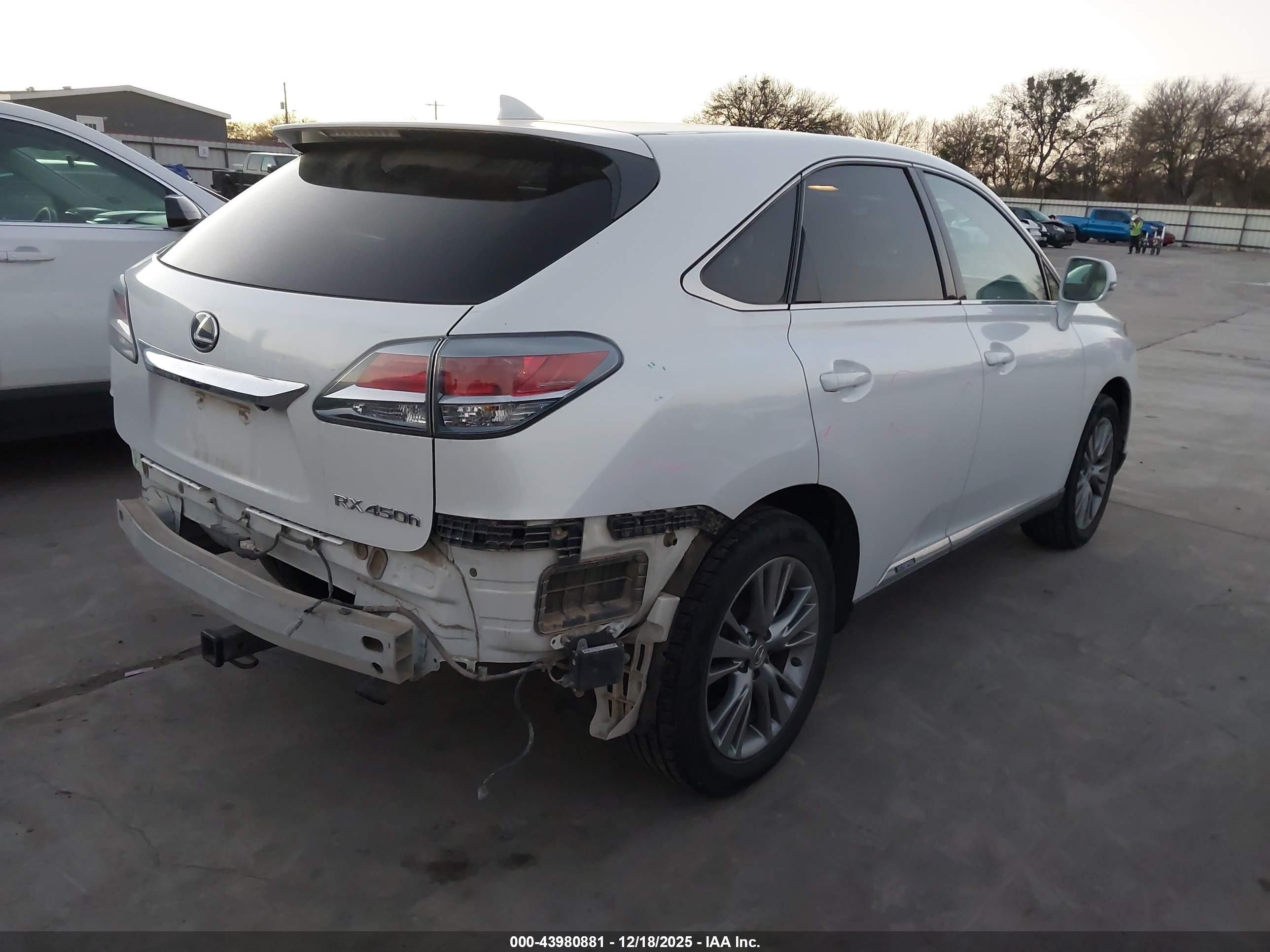 2014 Lexus Rx 450h   White vin: JTJZB1BA5E2413389