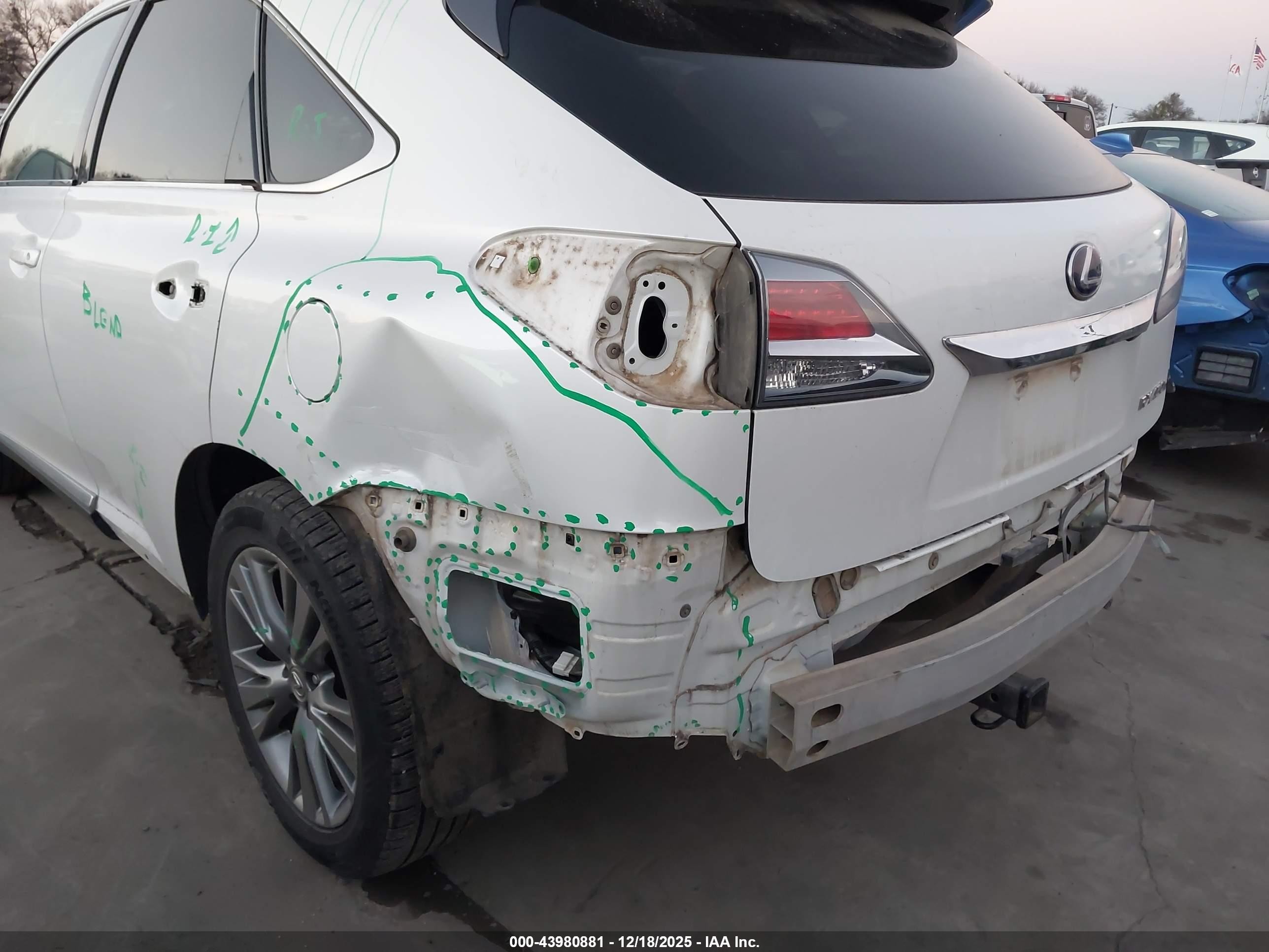 2014 Lexus Rx 450h   White vin: JTJZB1BA5E2413389
