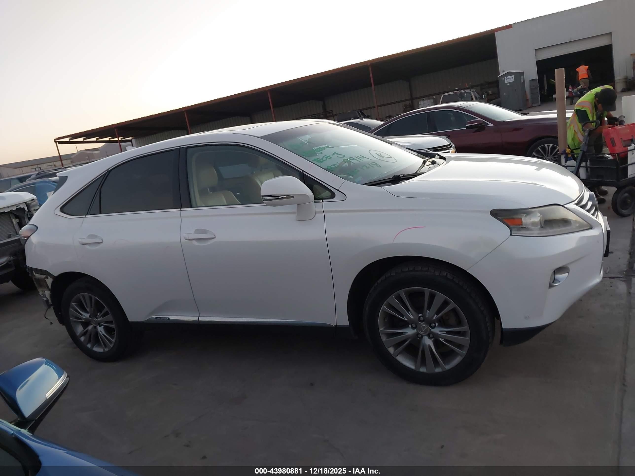 2014 Lexus Rx 450h   White vin: JTJZB1BA5E2413389