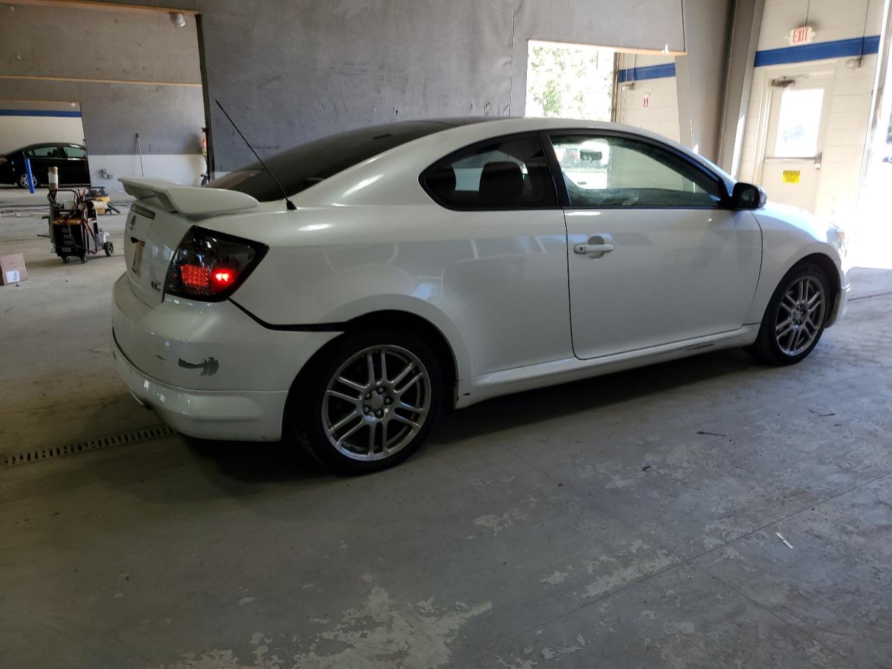 2007 Toyota Scion Tc White vin: JTKDE167170212082