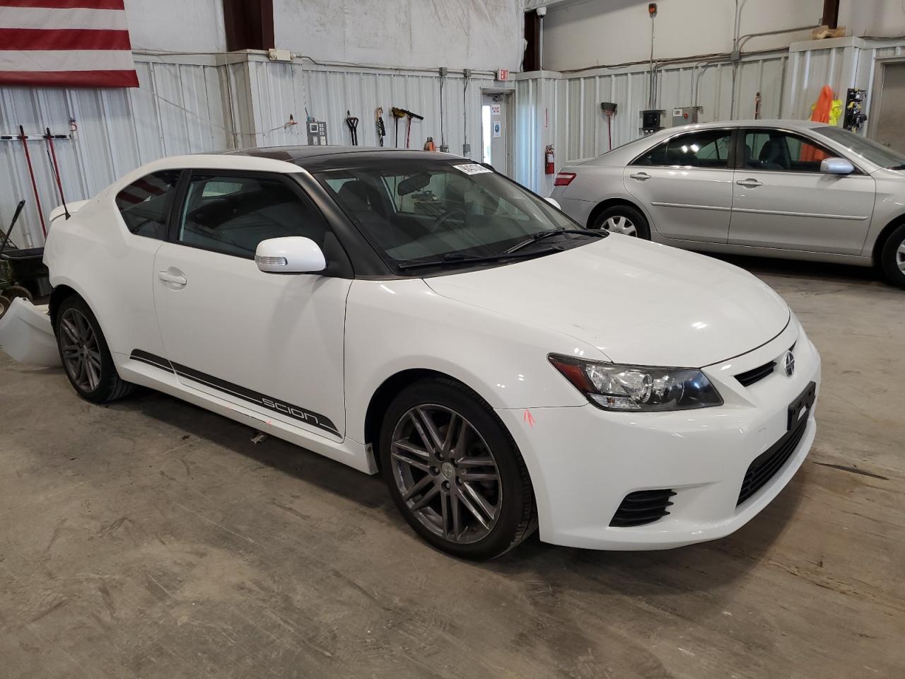 2011 Toyota Scion Tc White vin: JTKJF5C71B3017425
