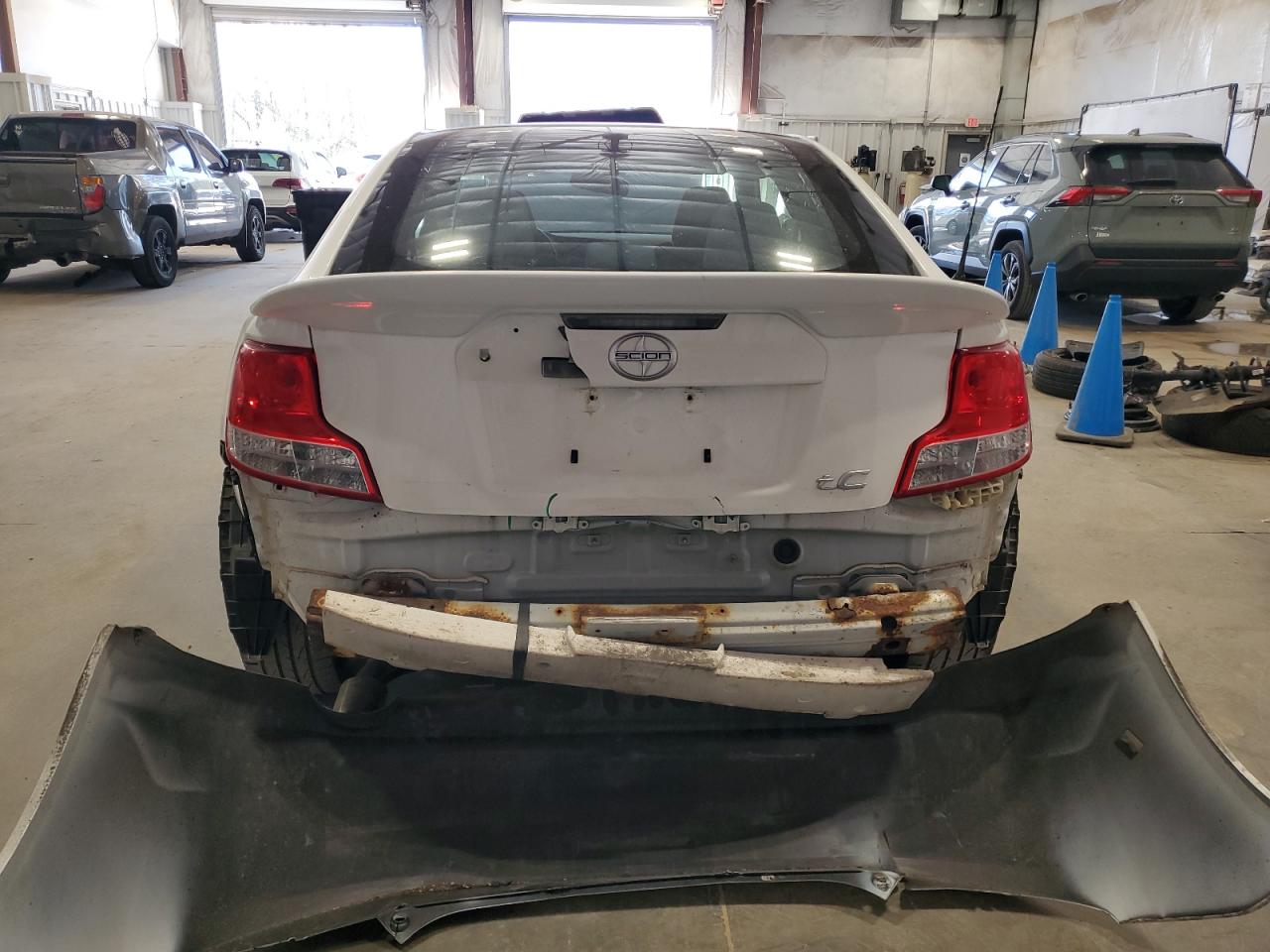 2011 Toyota Scion Tc White vin: JTKJF5C71B3017425