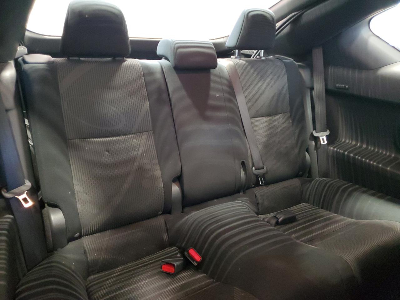 2011 Toyota Scion Tc White vin: JTKJF5C71B3017425