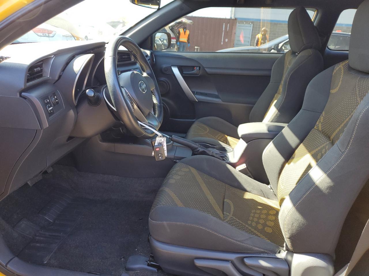 2012 Toyota Scion Tc Желтый vin: JTKJF5C73C3029299
