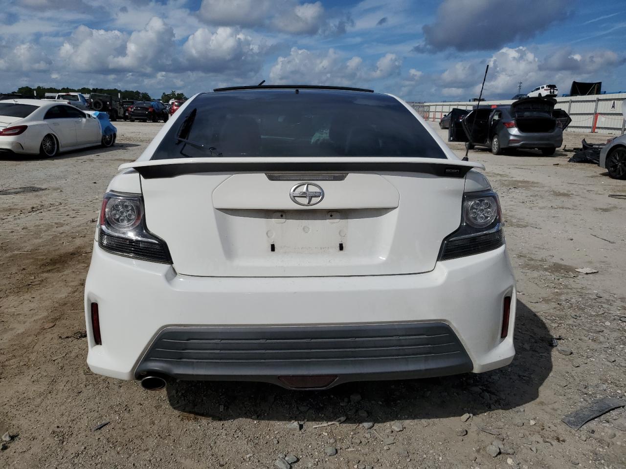 2014 Toyota Scion Tc Белый vin: JTKJF5C73E3087125