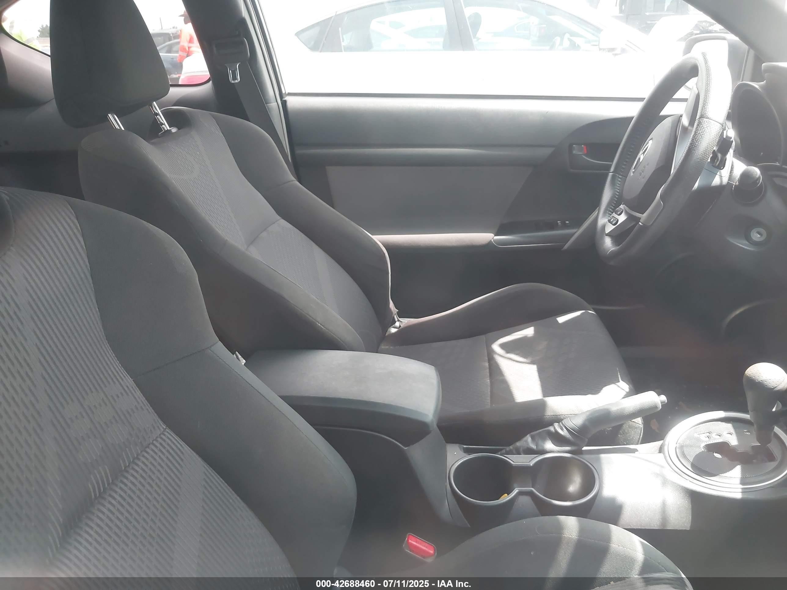 2012 Scion Tc   Серый vin: JTKJF5C74C3028890