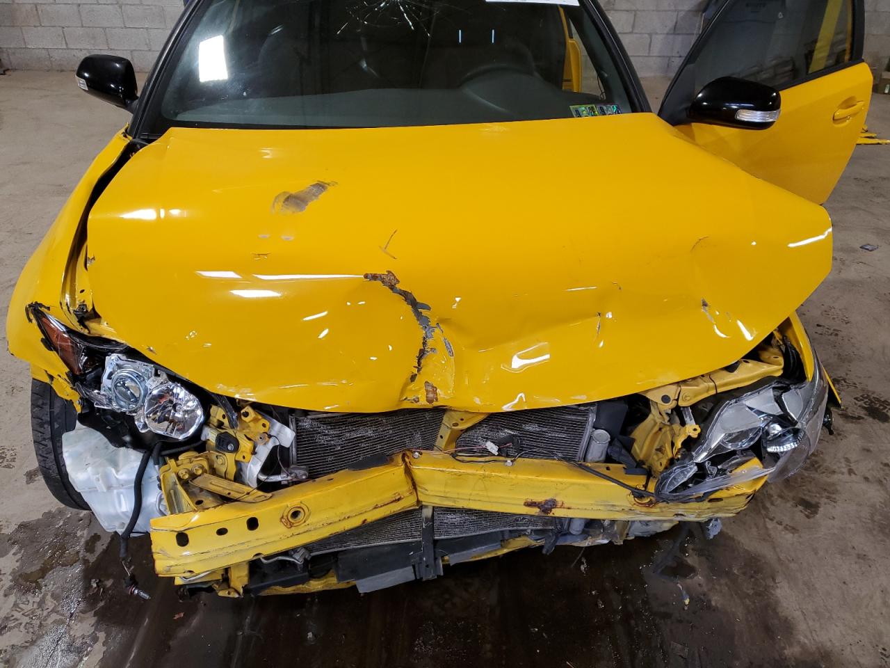 2012 Toyota Scion Tc Yellow vin: JTKJF5C74C3029392