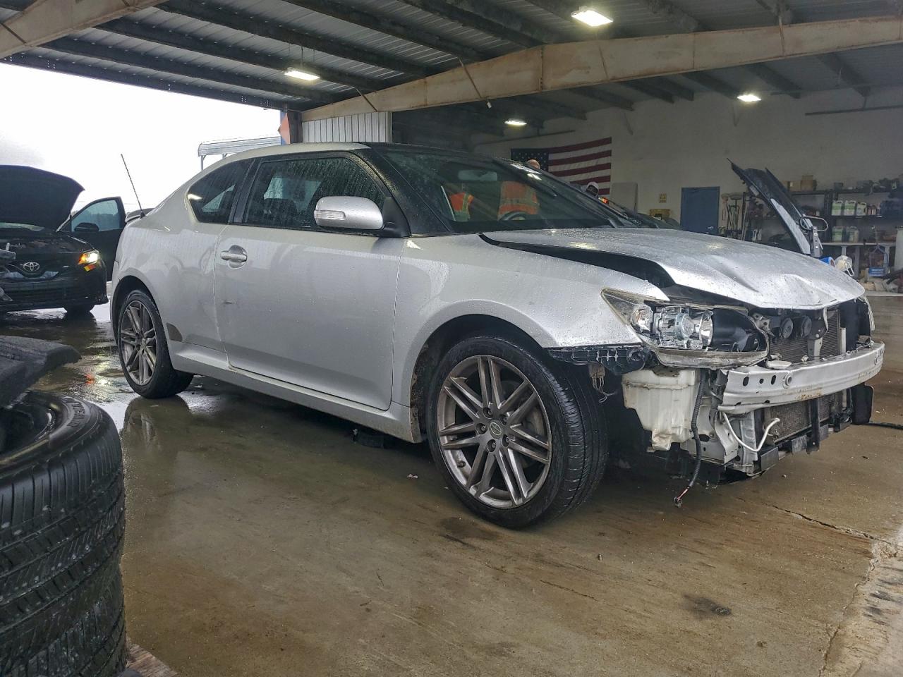 2011 Toyota Scion Tc Silver vin: JTKJF5C75B3018741