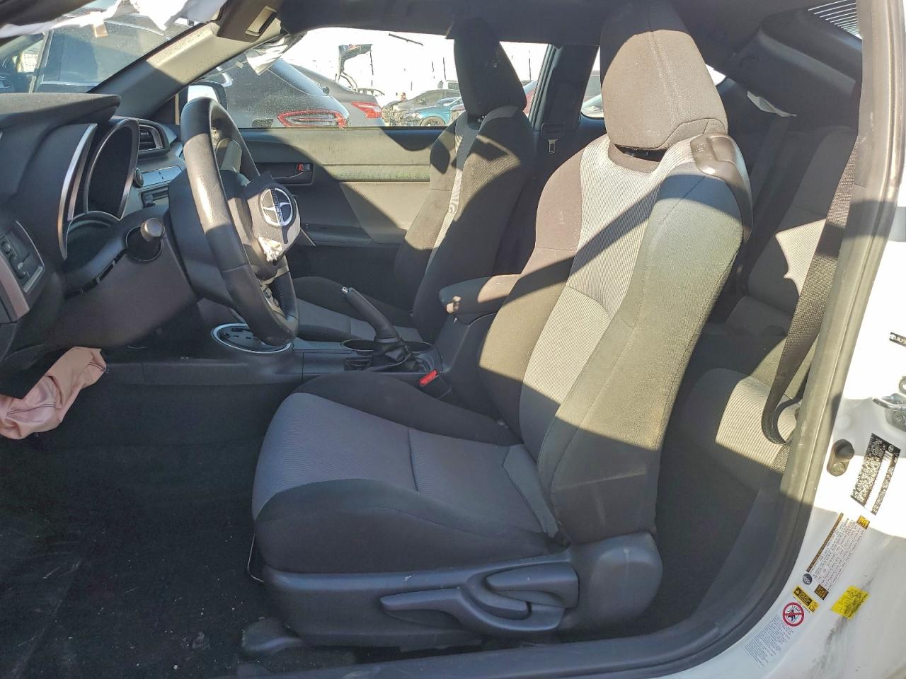 2014 Toyota Scion Tc White vin: JTKJF5C75E3074604