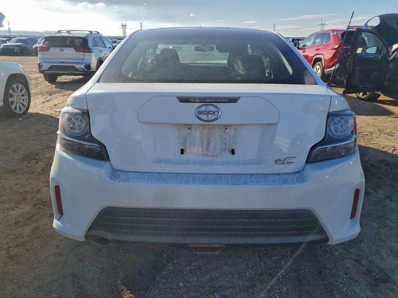 2014 Toyota Scion Tc White vin: JTKJF5C75E3074604