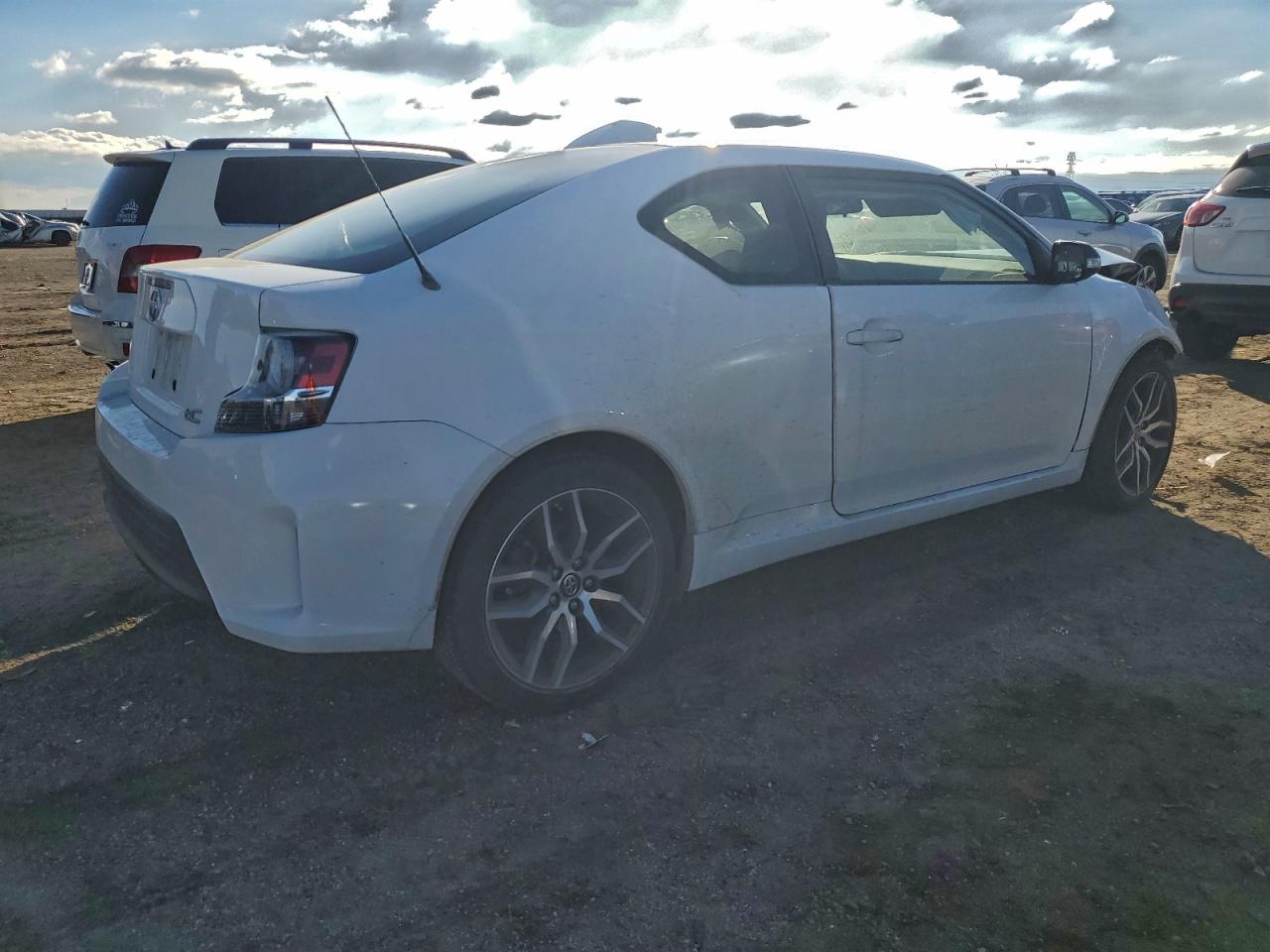 2014 Toyota Scion Tc White vin: JTKJF5C75E3074604