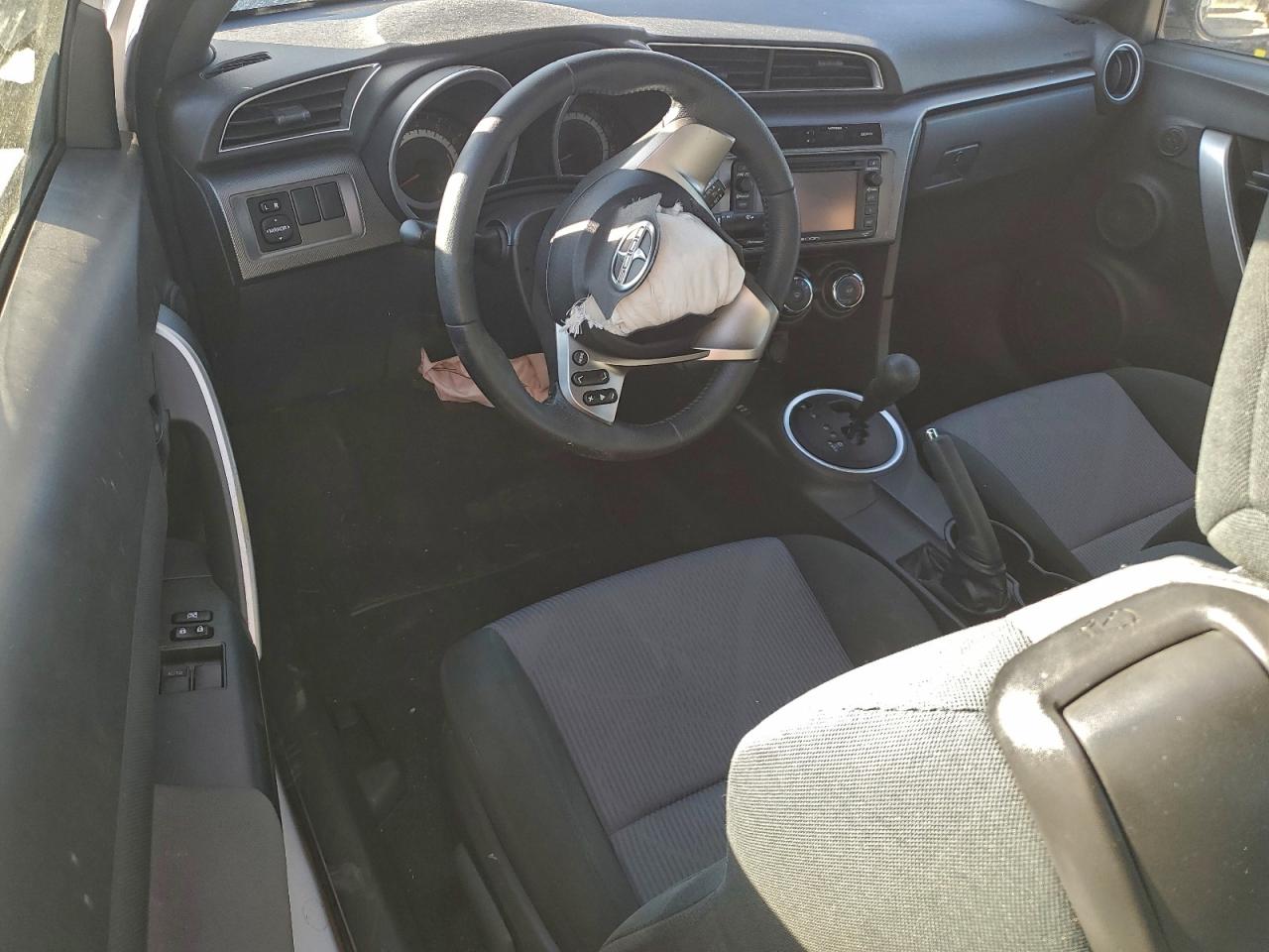 2014 Toyota Scion Tc White vin: JTKJF5C75E3074604