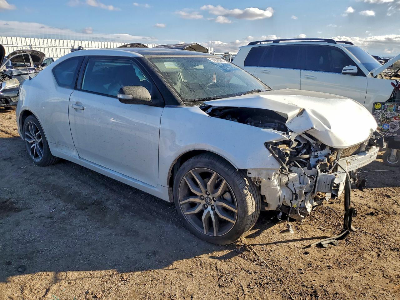 2014 Toyota Scion Tc White vin: JTKJF5C75E3074604