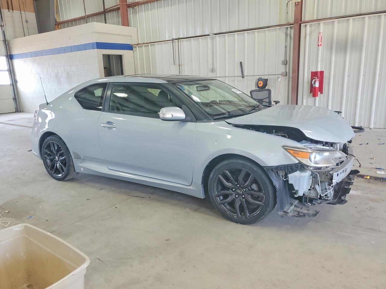 2014 Toyota Scion Tc Silver vin: JTKJF5C76E3076684