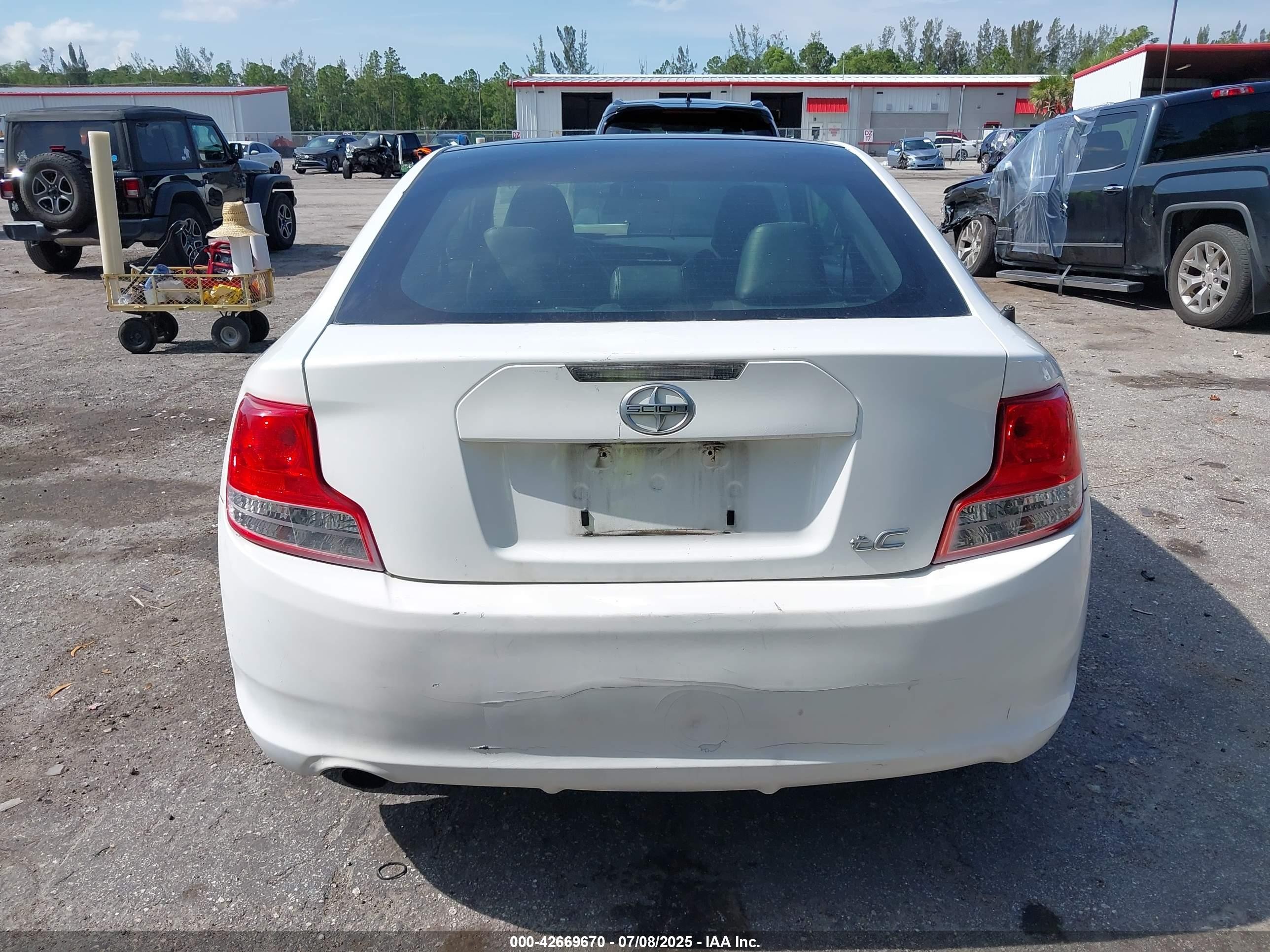 2012 Scion Tc   White vin: JTKJF5C77C3033145