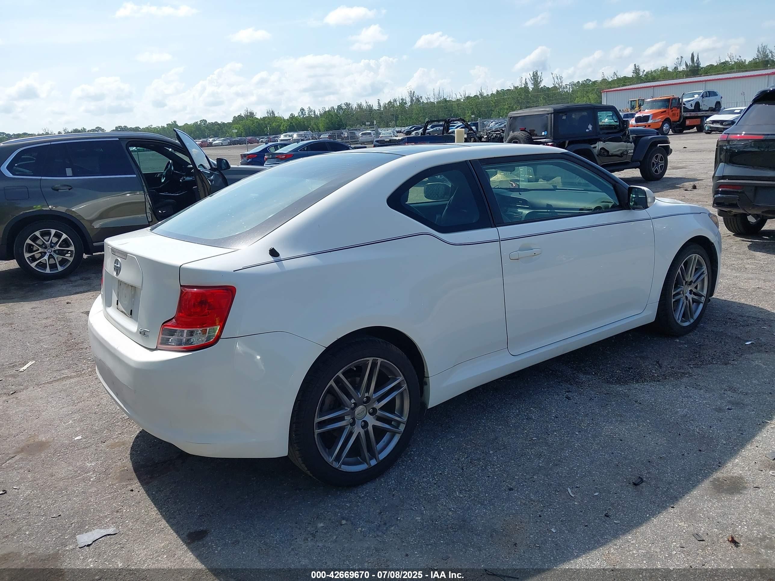 2012 Scion Tc   White vin: JTKJF5C77C3033145