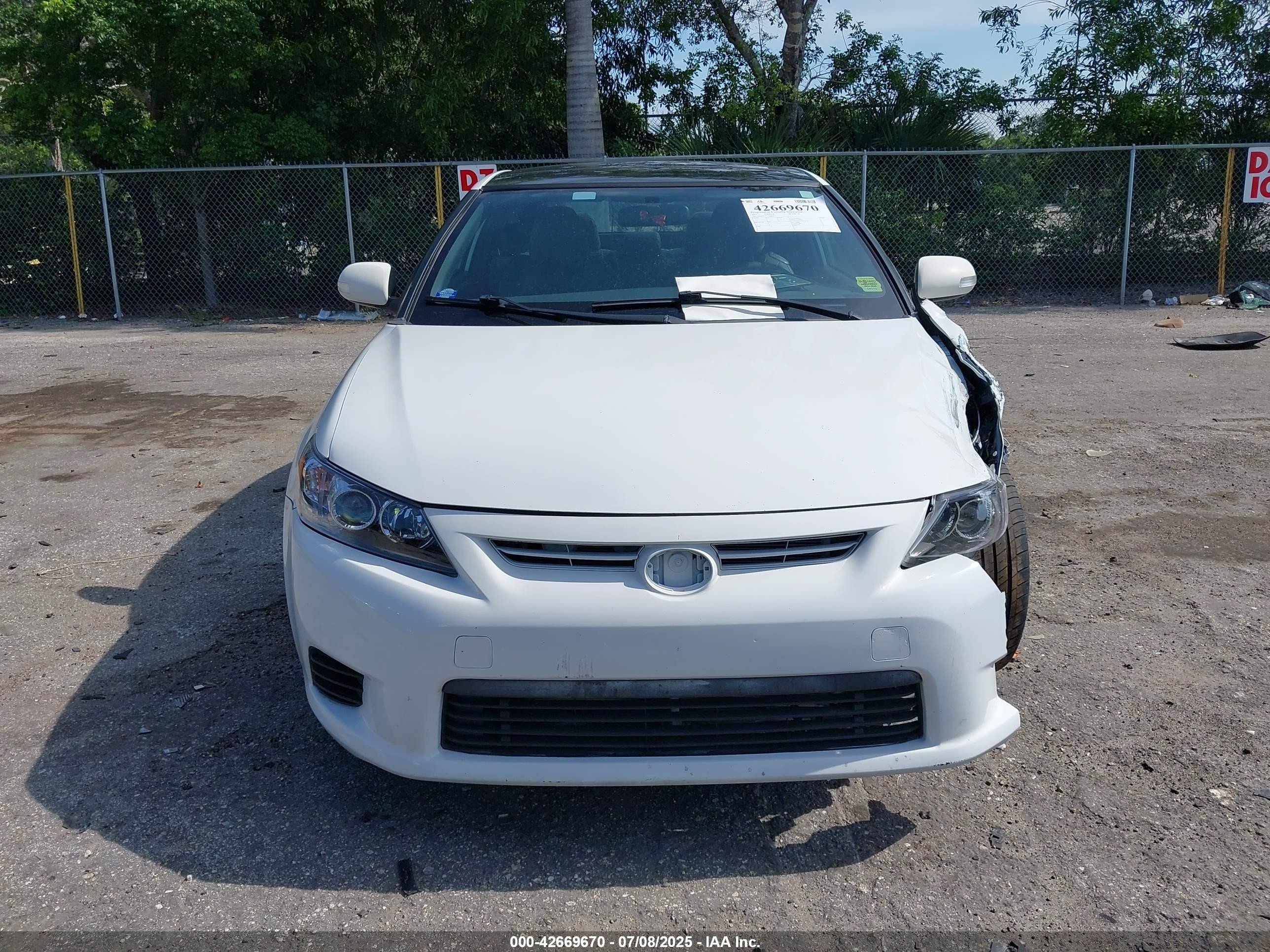 2012 Scion Tc   White vin: JTKJF5C77C3033145