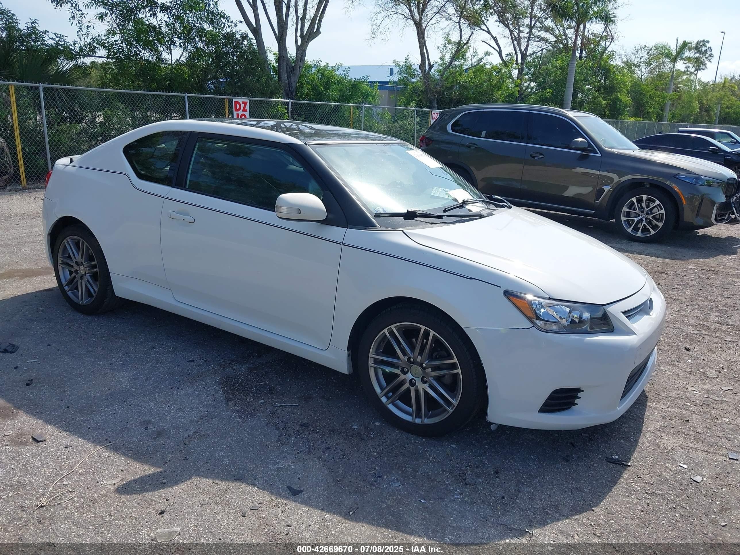 2012 Scion Tc   White vin: JTKJF5C77C3033145