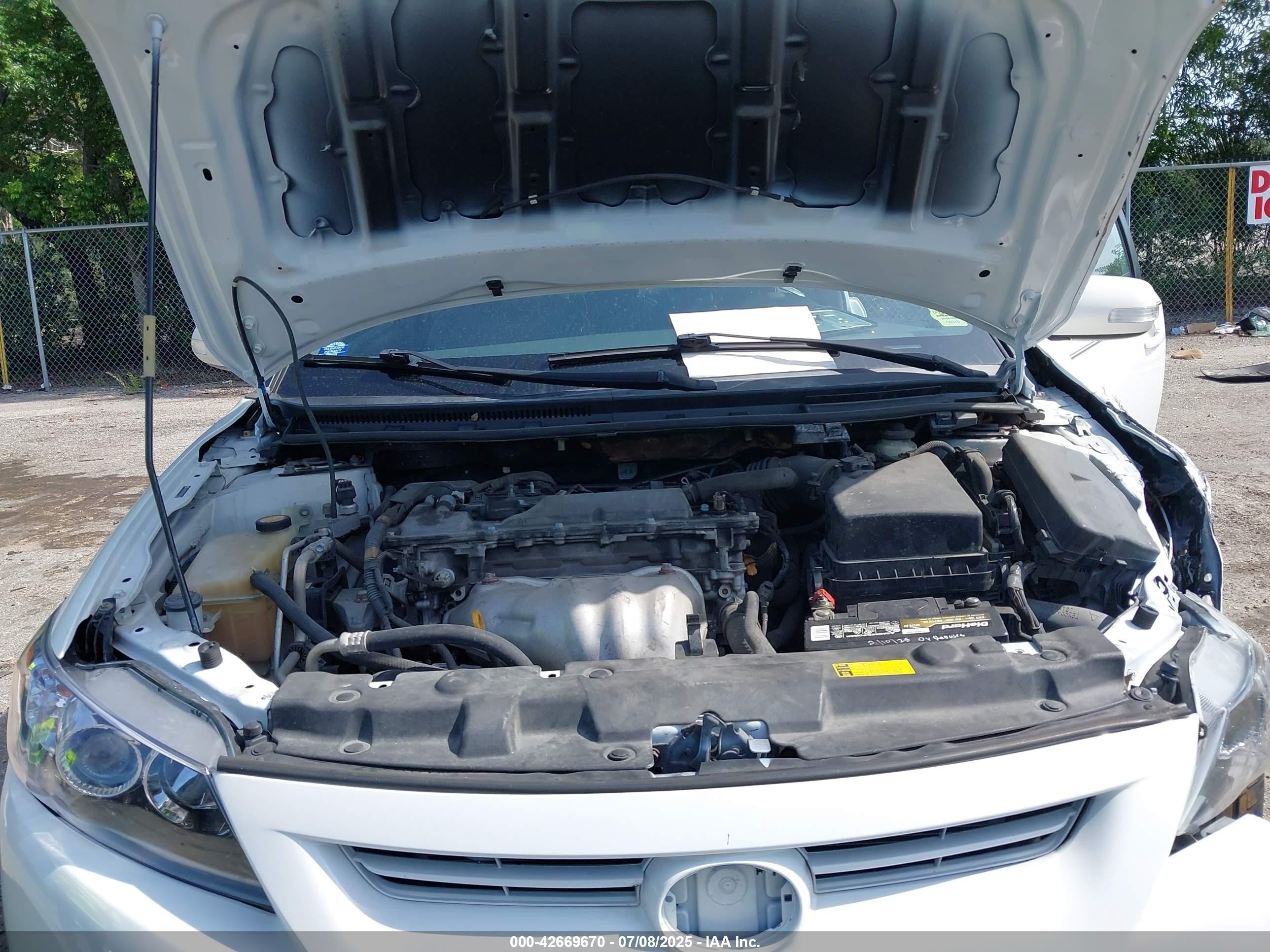 2012 Scion Tc   White vin: JTKJF5C77C3033145