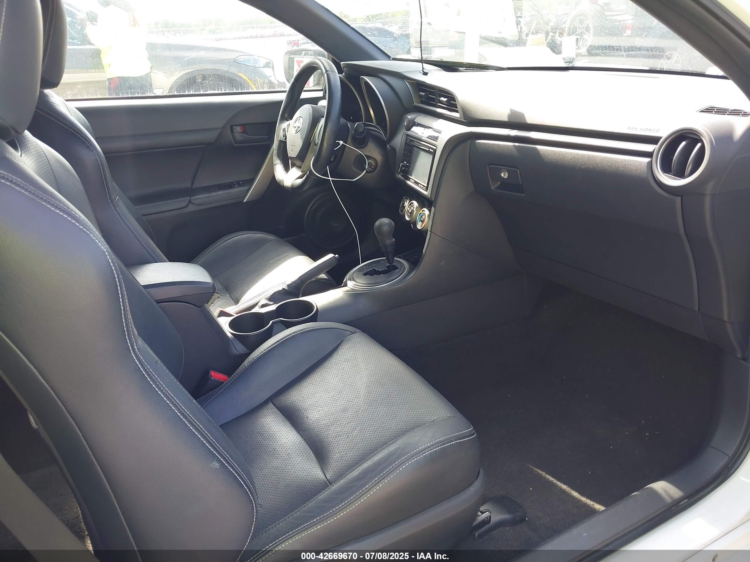 2012 Scion Tc   White vin: JTKJF5C77C3033145