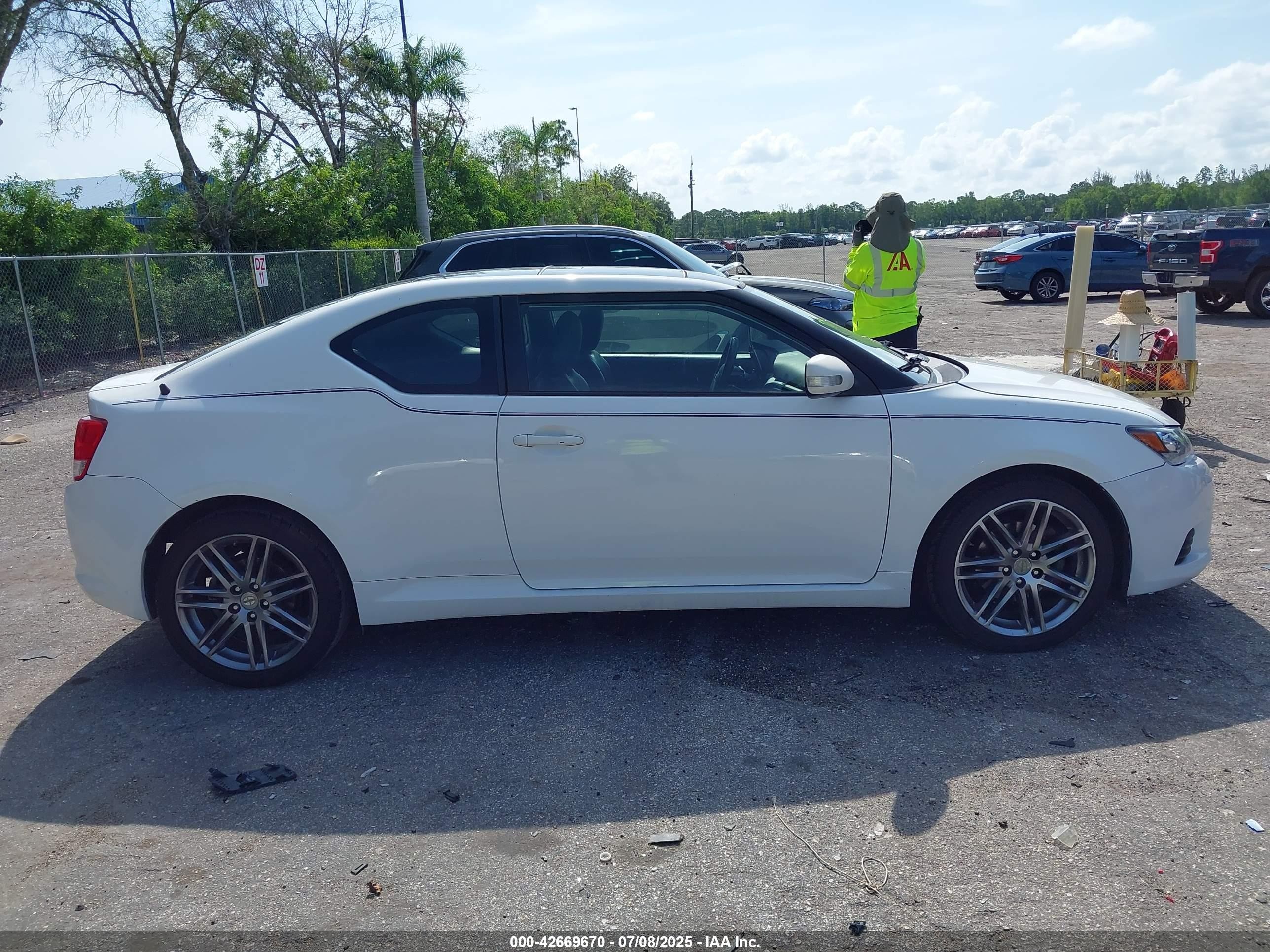 2012 Scion Tc   White vin: JTKJF5C77C3033145