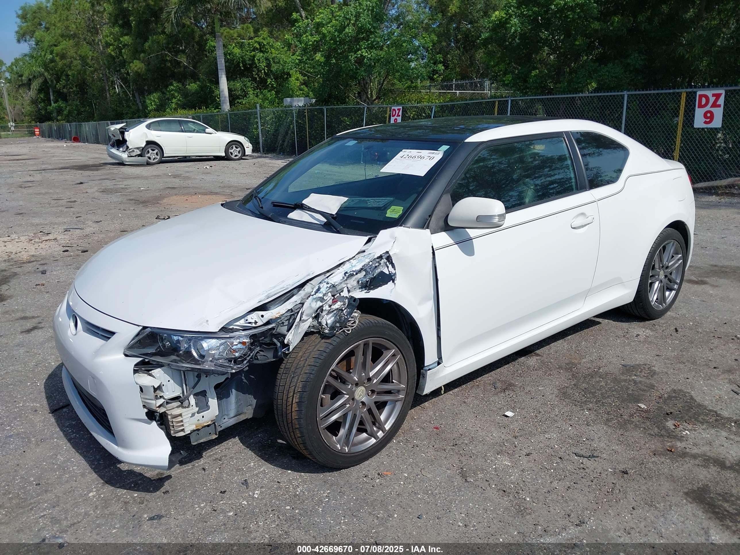 2012 Scion Tc   White vin: JTKJF5C77C3033145