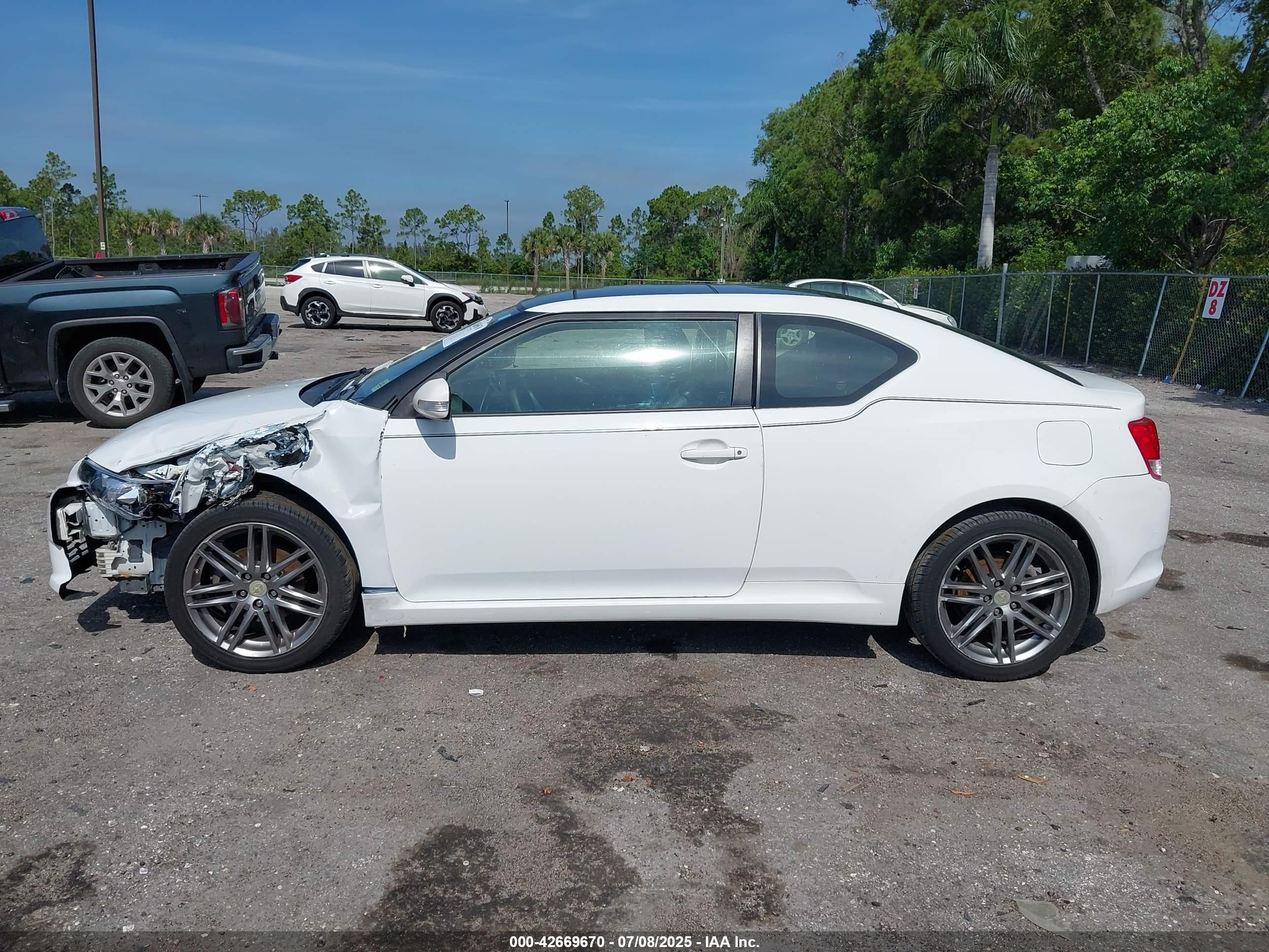 2012 Scion Tc   White vin: JTKJF5C77C3033145