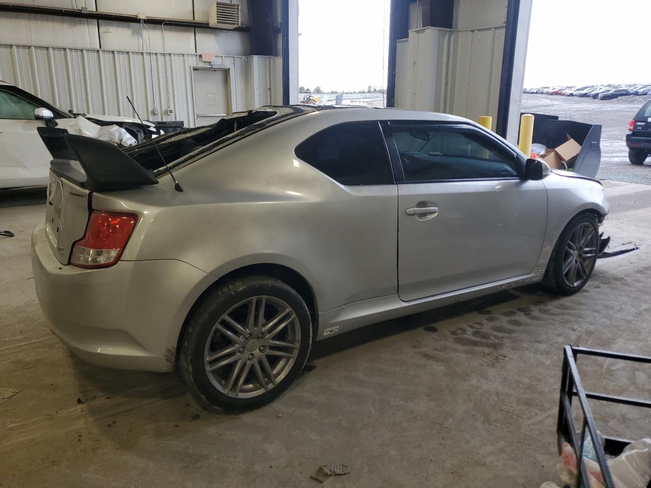 2011 Toyota Scion Tc Silver vin: JTKJF5C79B3004017