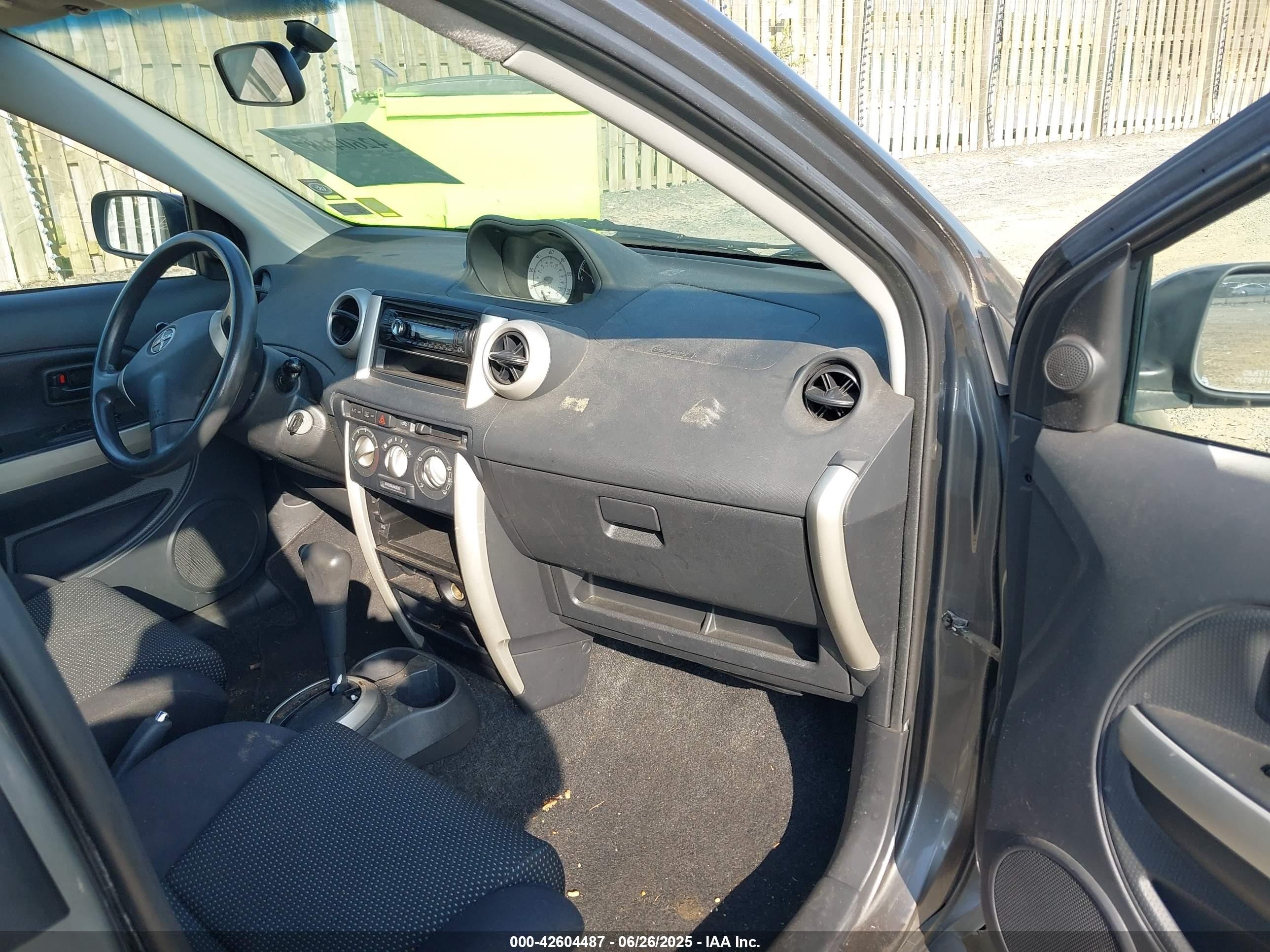 2005 Scion Xa   Gray vin: JTKKT624350092417