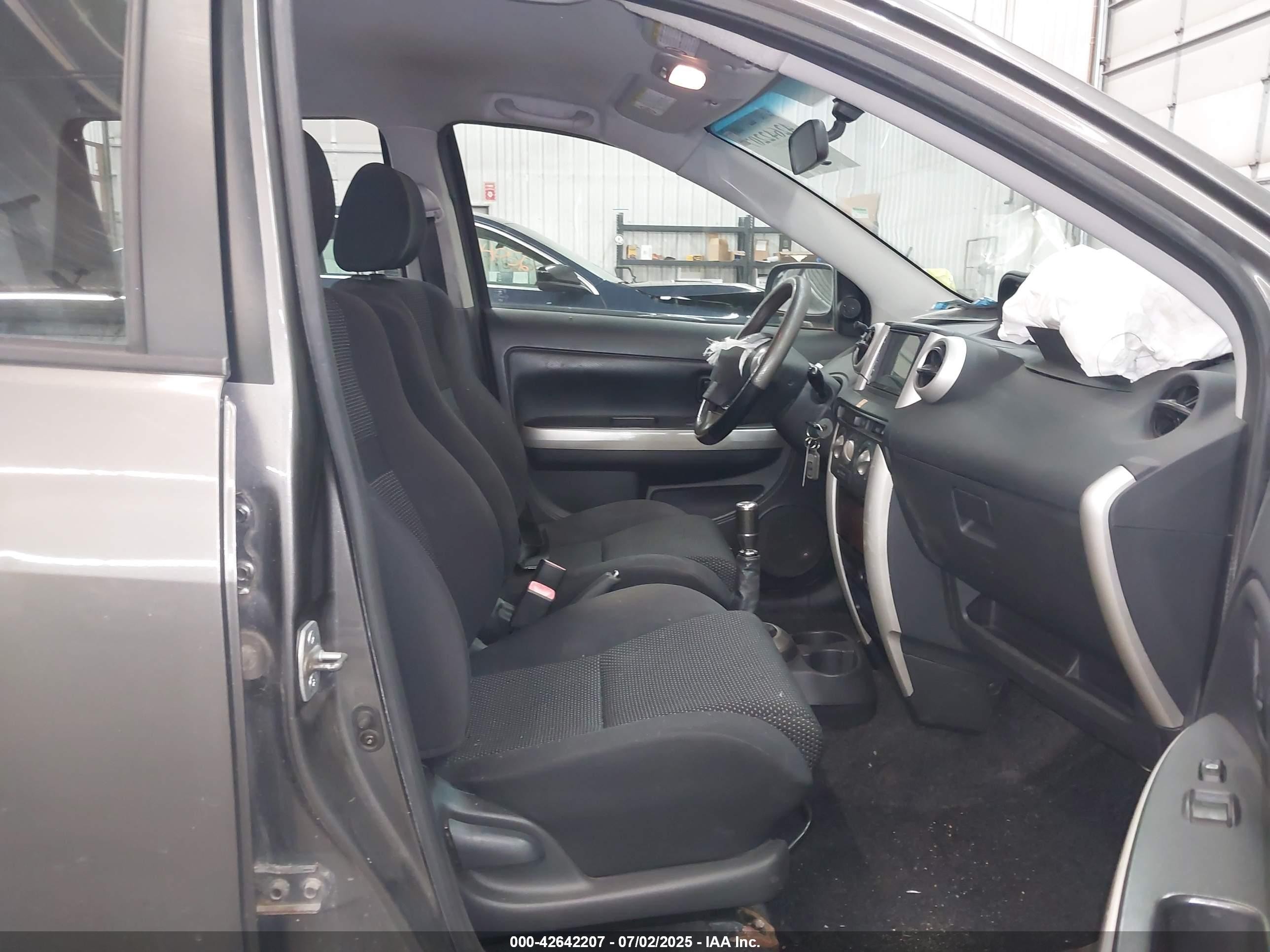 2005 Scion Xa   Gray vin: JTKKT624350095074