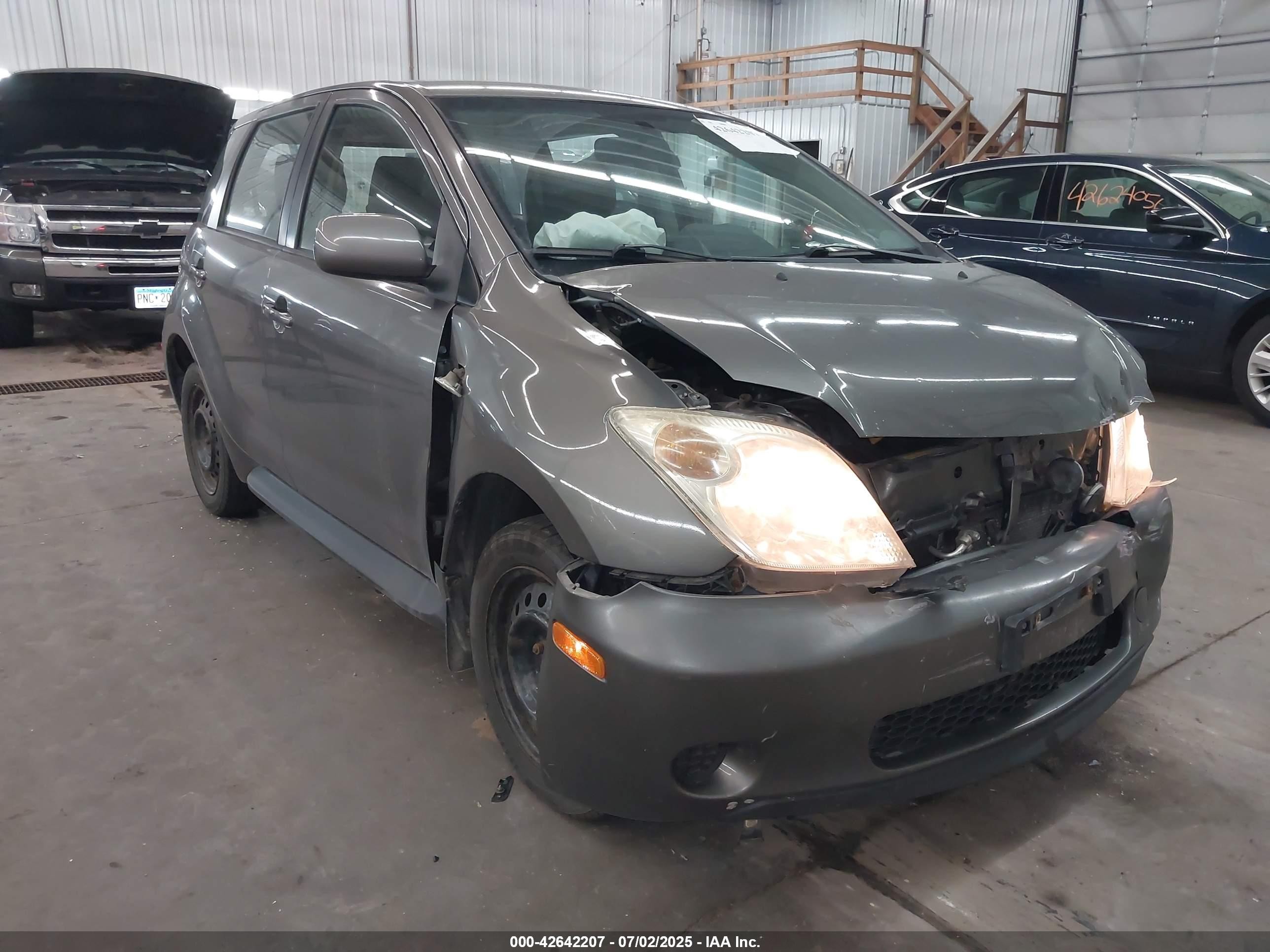 2005 Scion Xa   Gray vin: JTKKT624350095074