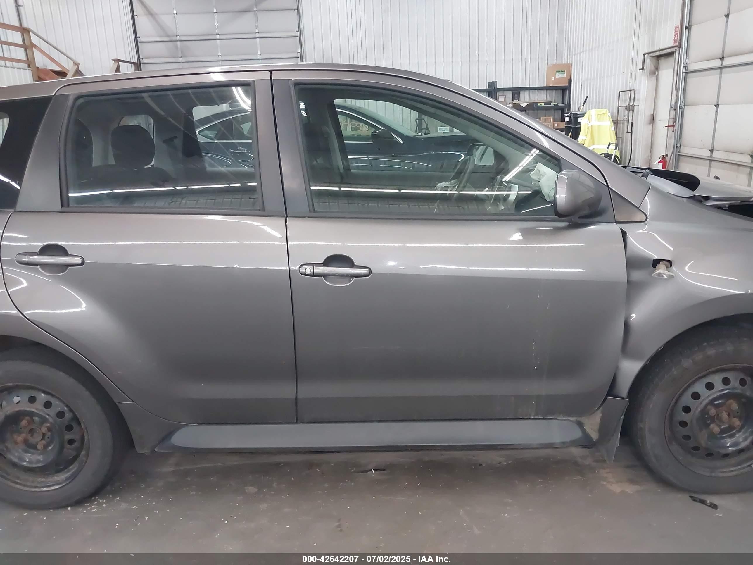 2005 Scion Xa   Gray vin: JTKKT624350095074