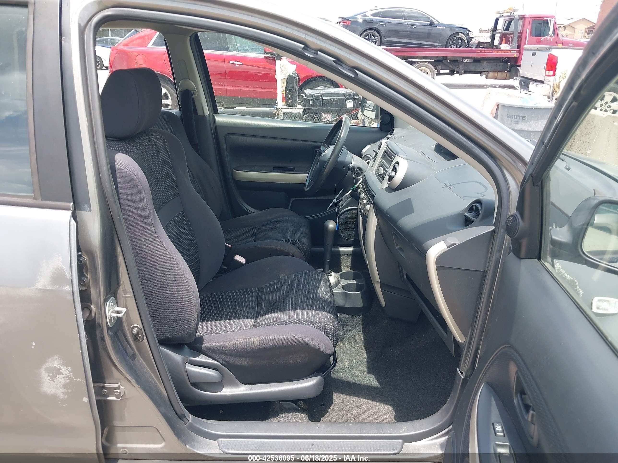 2005 Scion Xa   Gray vin: JTKKT624550128057