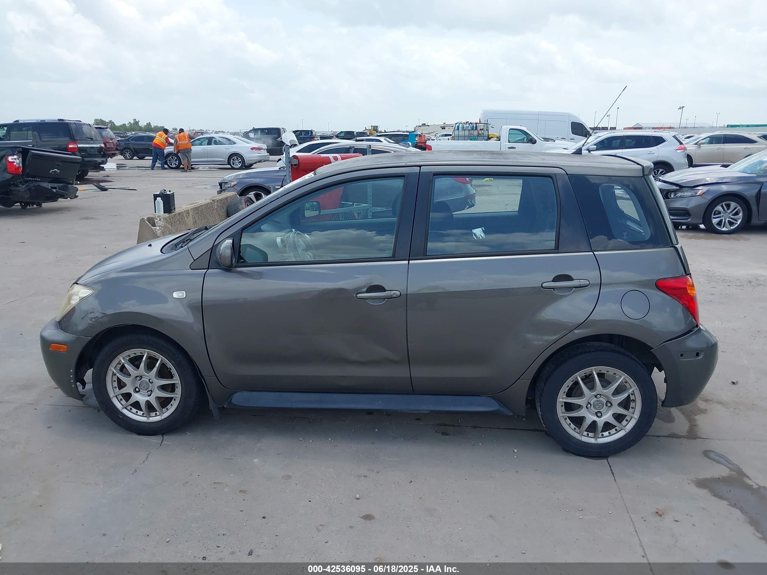 2005 Scion Xa   Gray vin: JTKKT624550128057