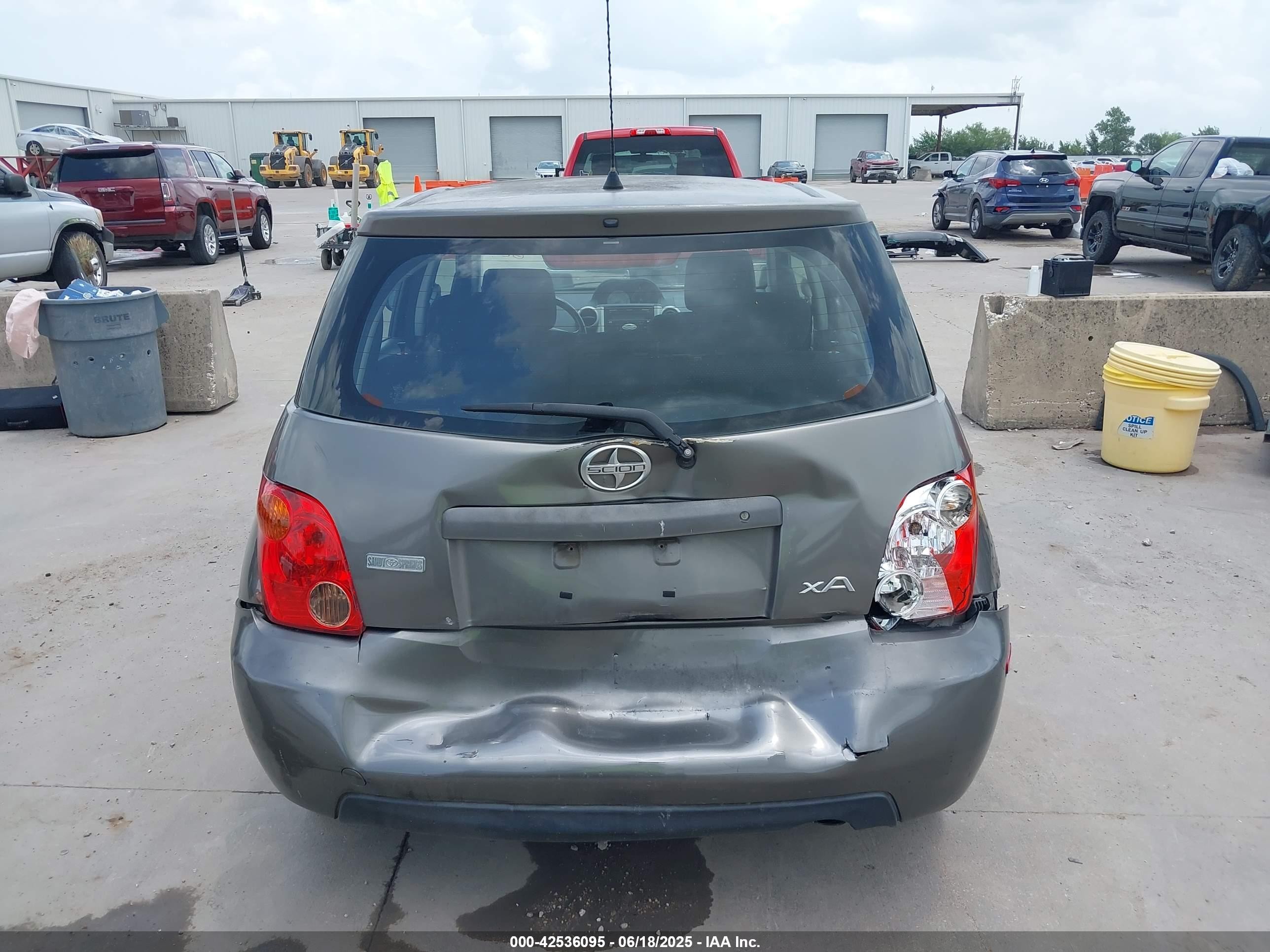 2005 Scion Xa   Gray vin: JTKKT624550128057