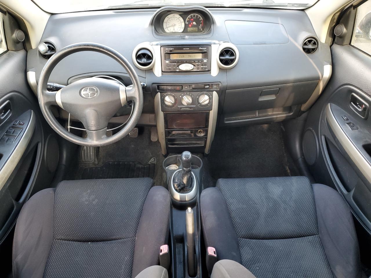 2005 Toyota Scion Xa White vin: JTKKT624650097949