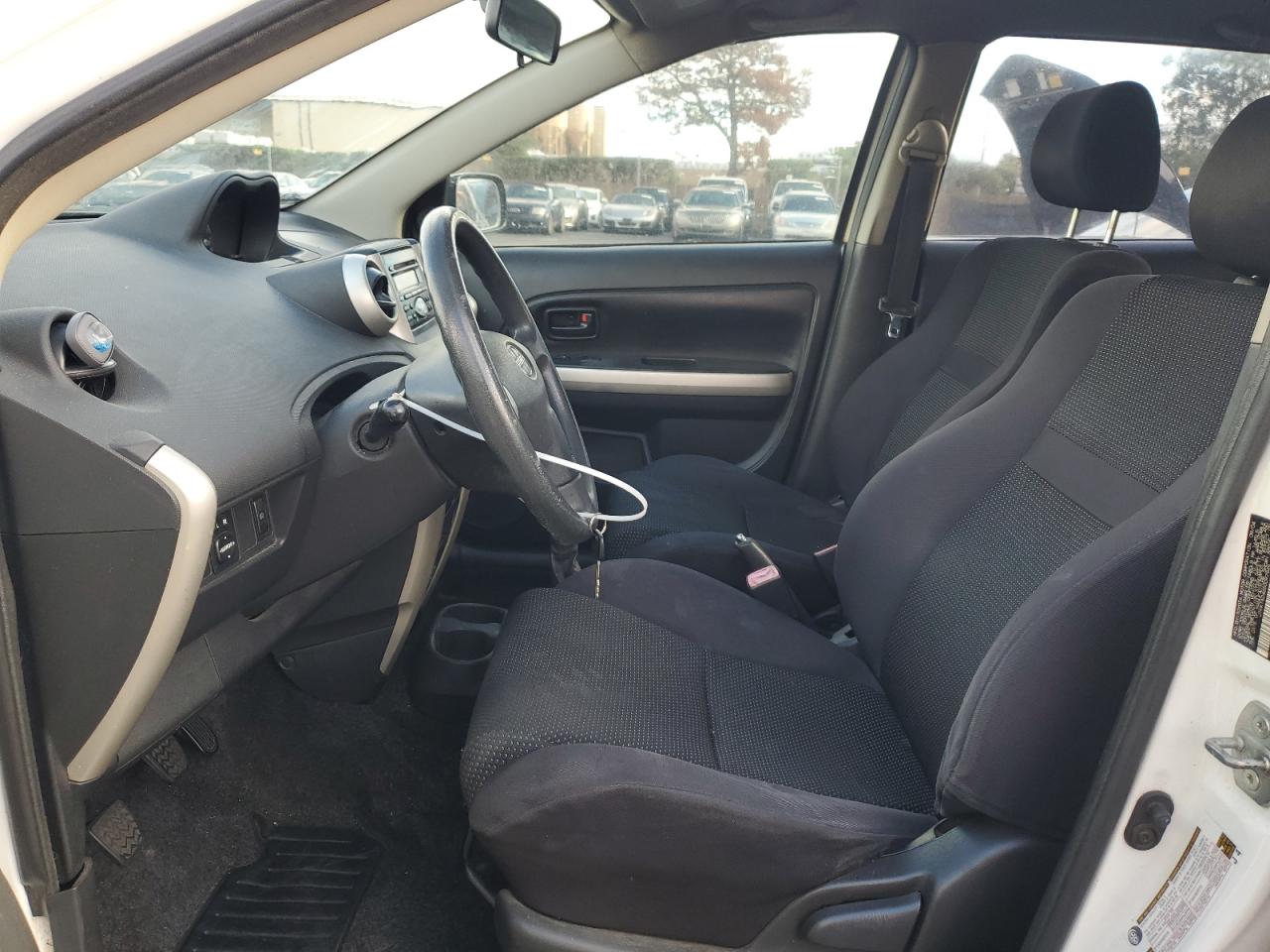 2005 Toyota Scion Xa White vin: JTKKT624650097949
