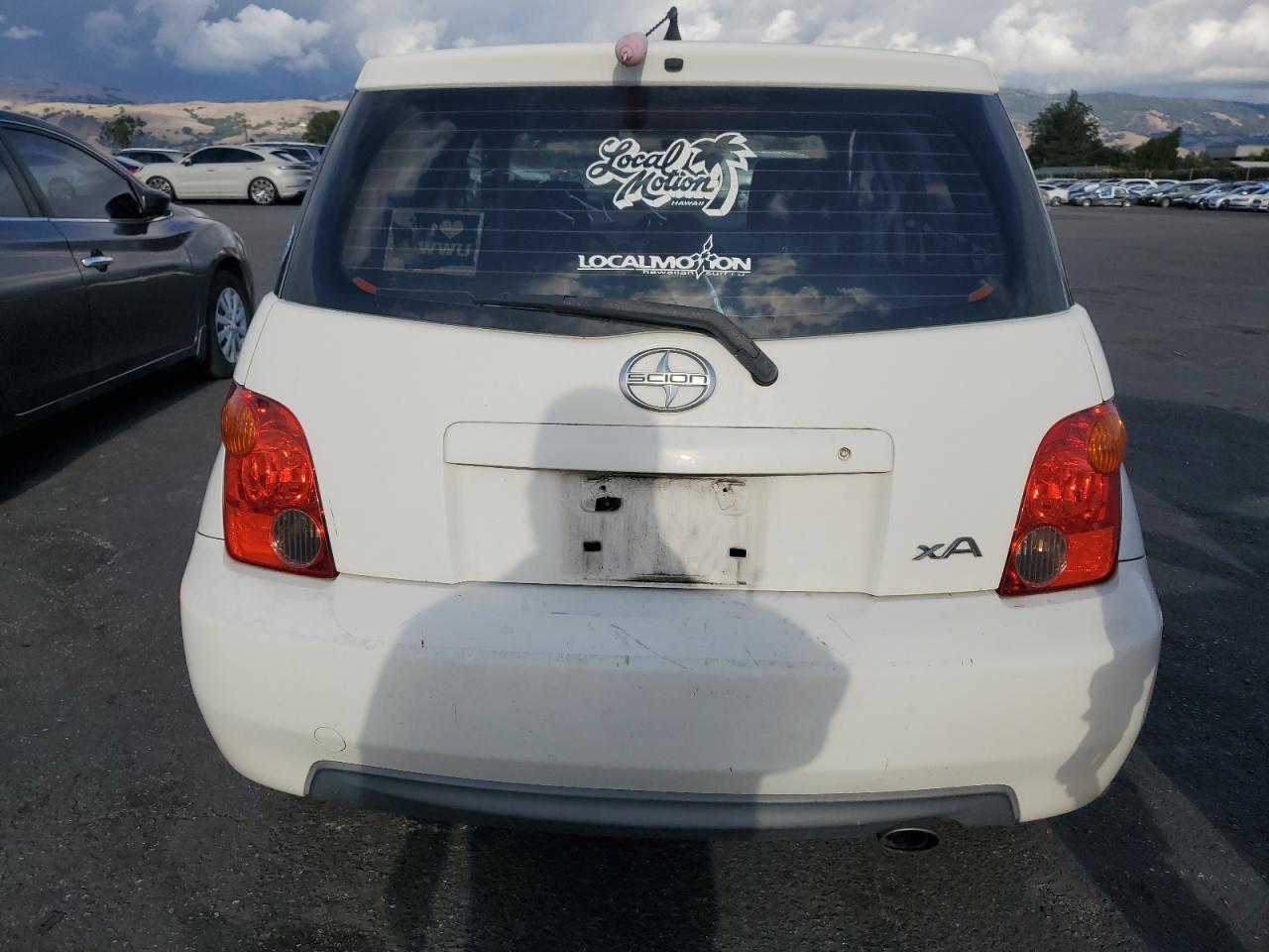 2005 Toyota Scion Xa White vin: JTKKT624650097949