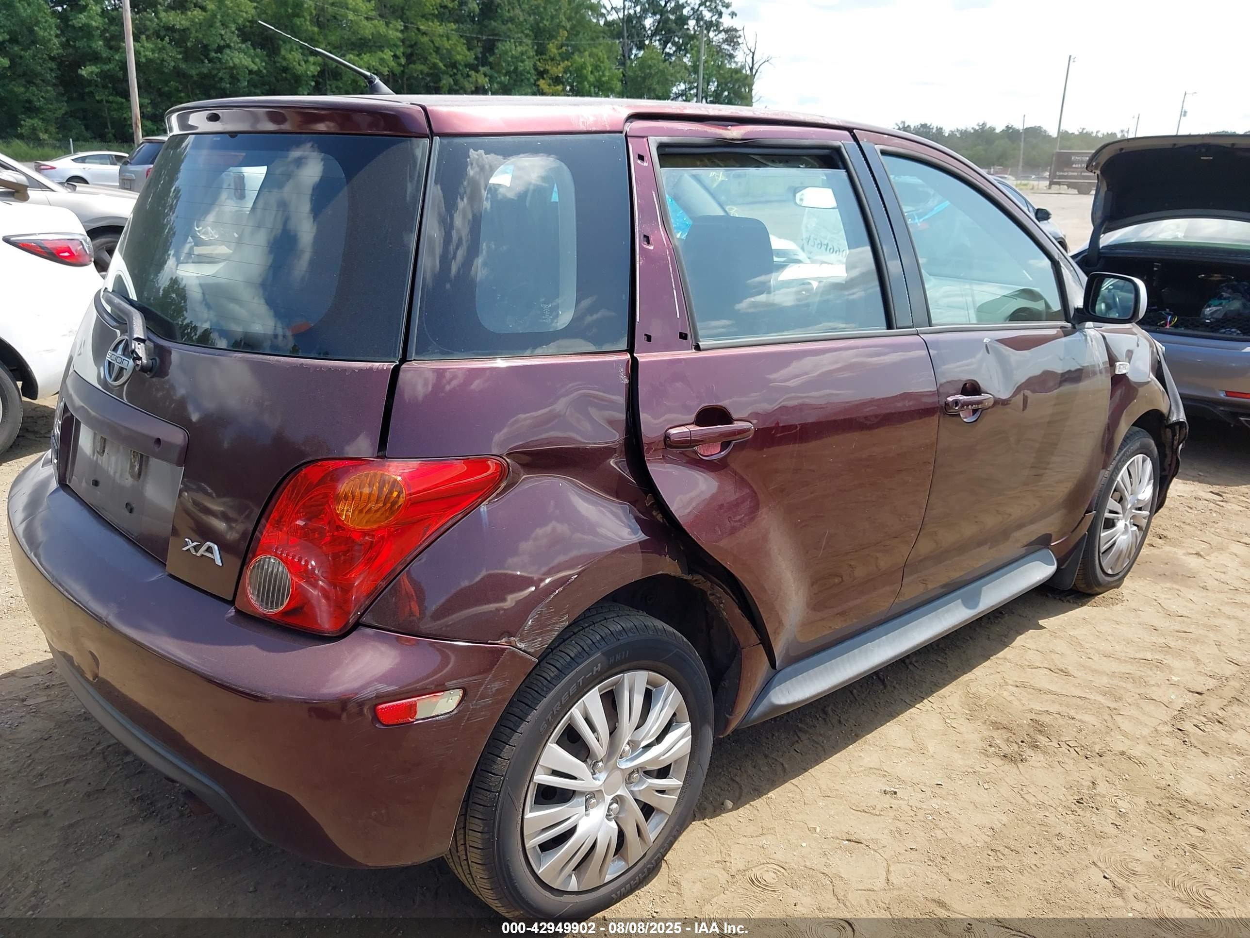2005 Scion Xa   Maroon vin: JTKKT624750098978