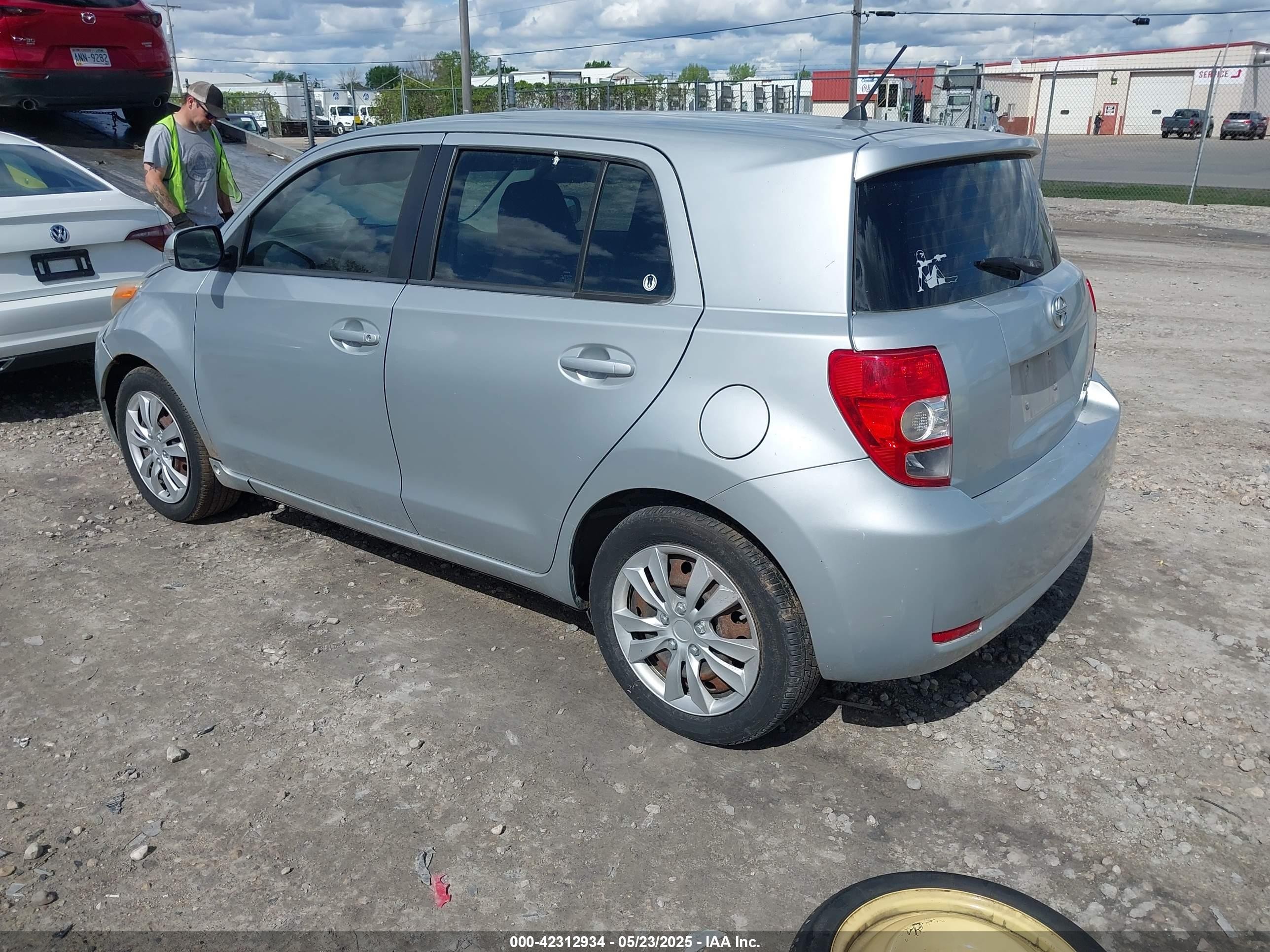 2008 Scion Xd   Silver vin: JTKKU10438J002975