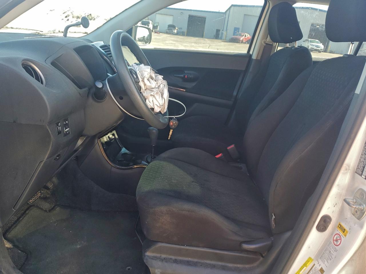 2009 Toyota Scion Xd White vin: JTKKU10459J046543